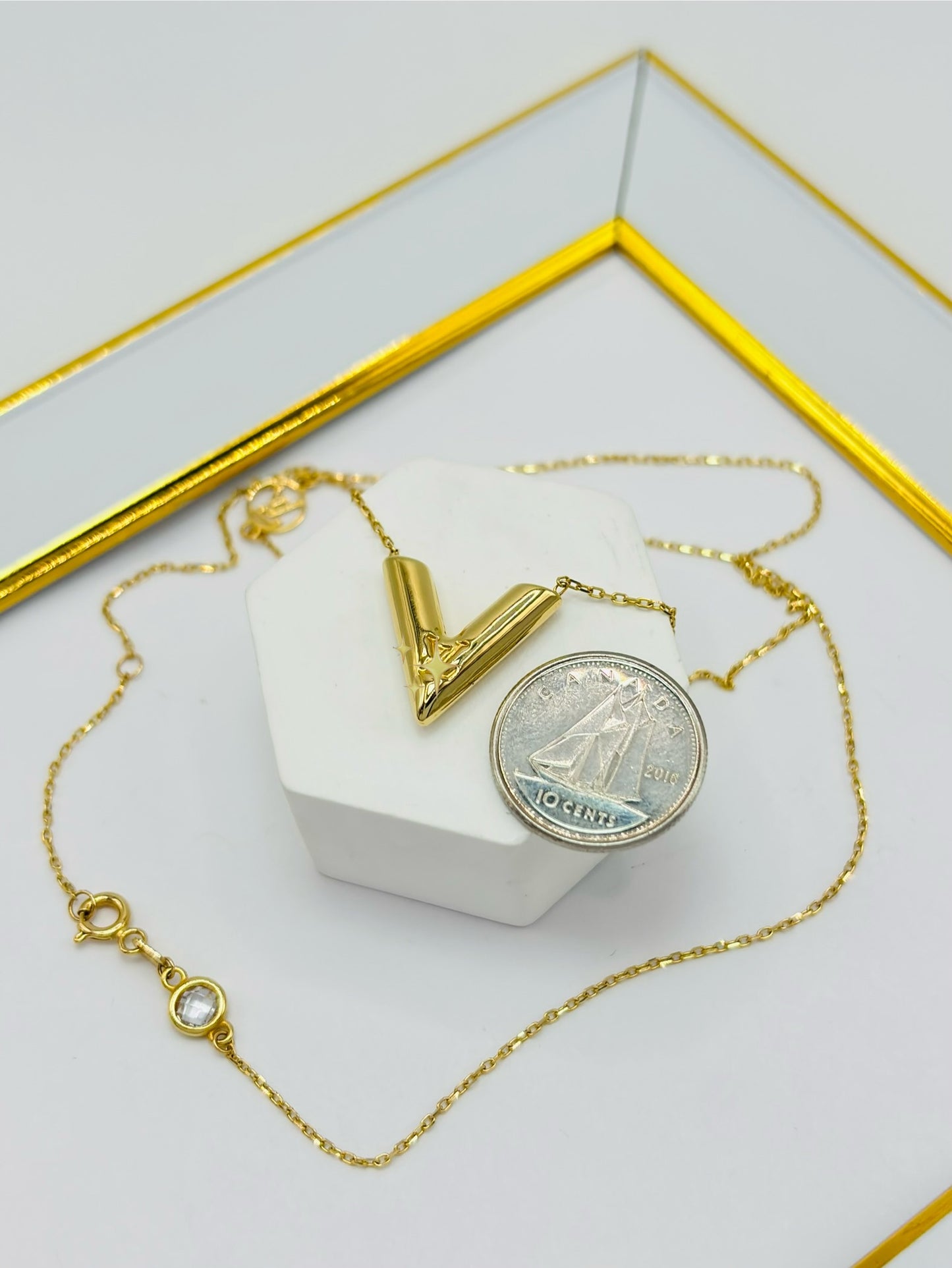 K18 Japan Gold V Necklace