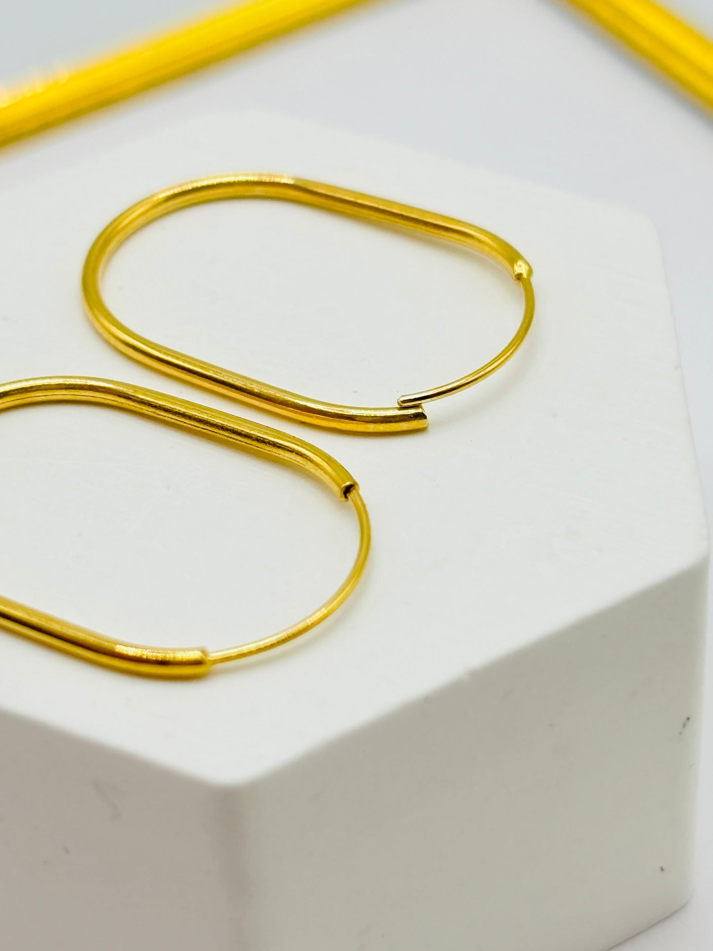 18K Gold Oval Loop Earrings