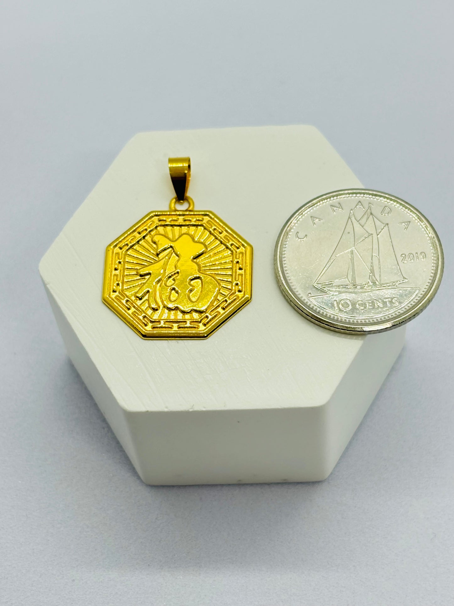 18K Gold Chinese Character Pendant “Good Luck”