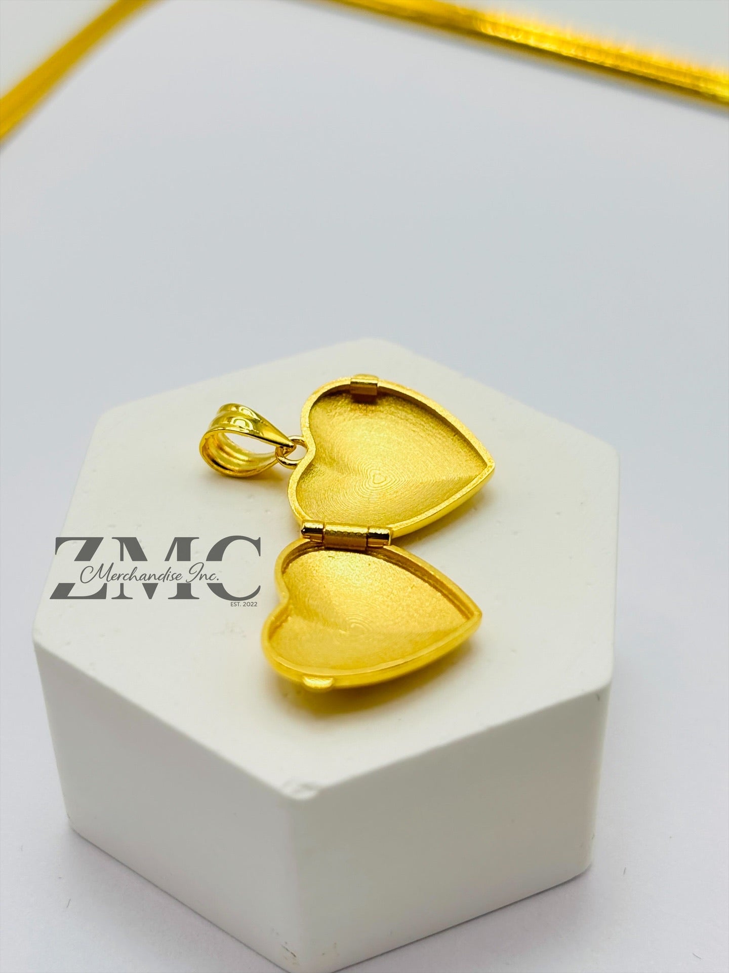 18K Gold Locket Heart Pendant