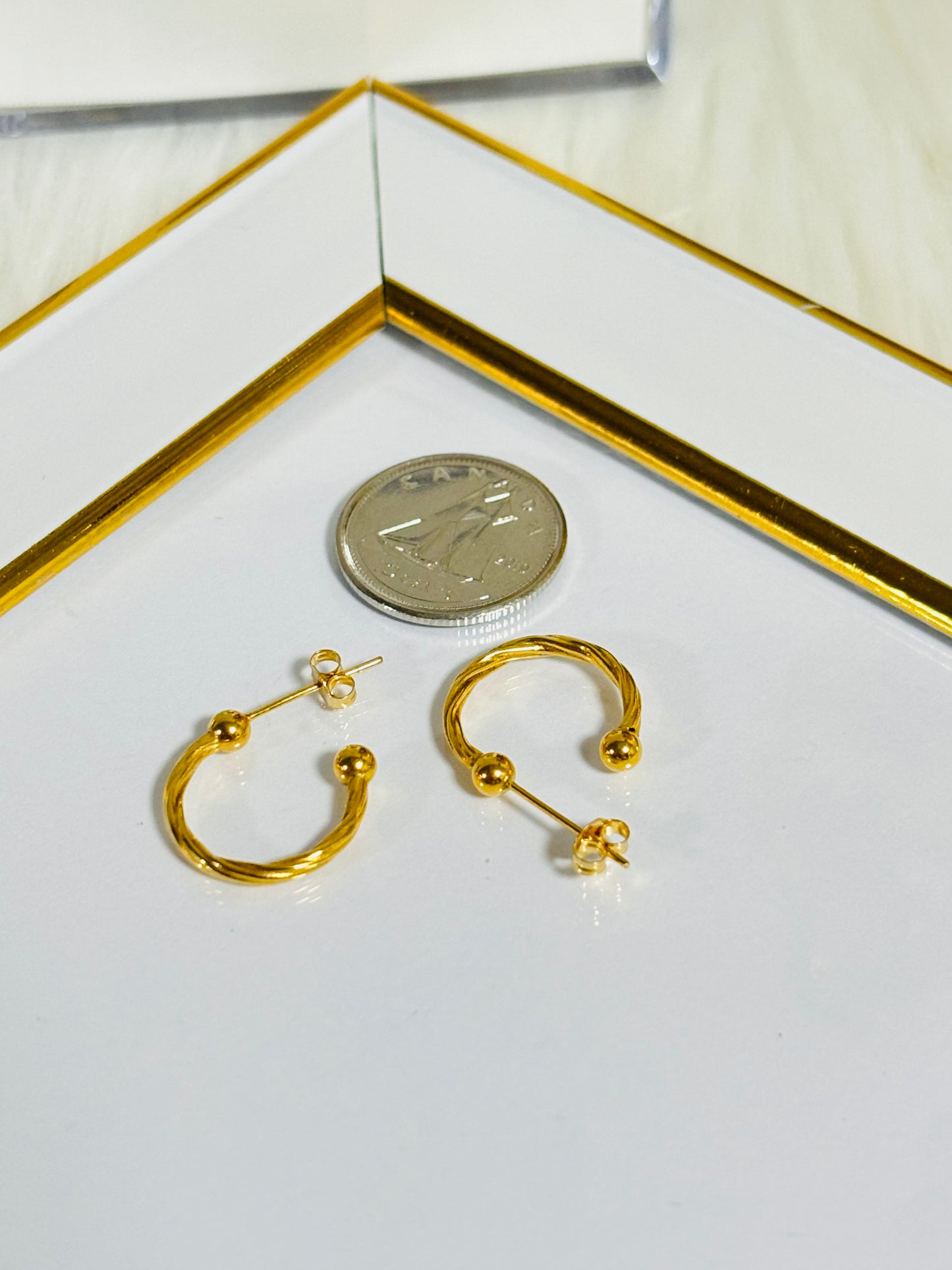 18K Gold Loop Stud Earrings