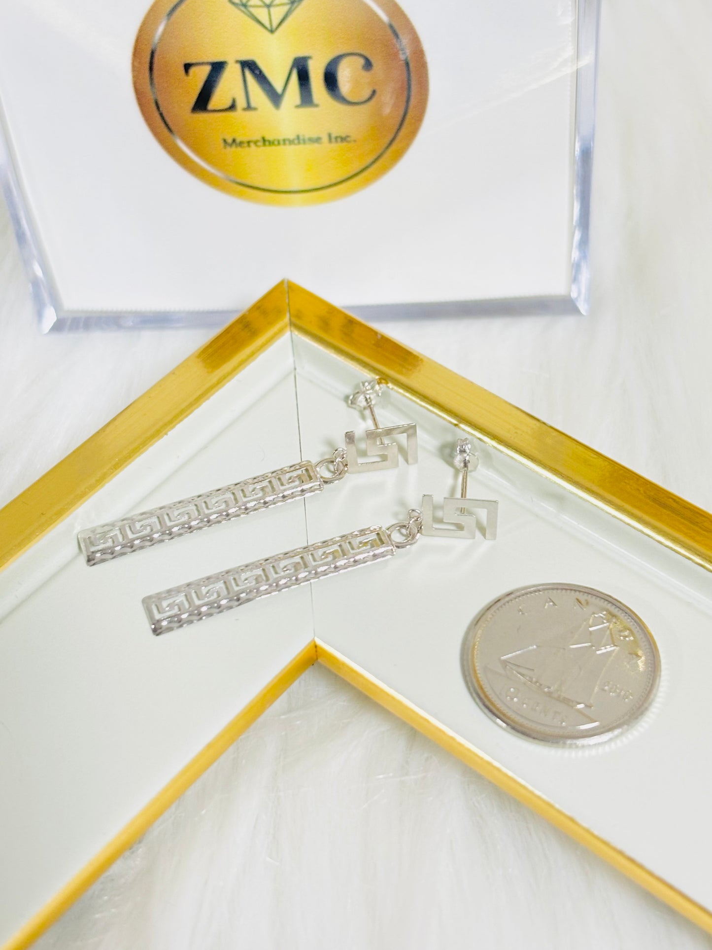 18K White Gold Dangling Earrings