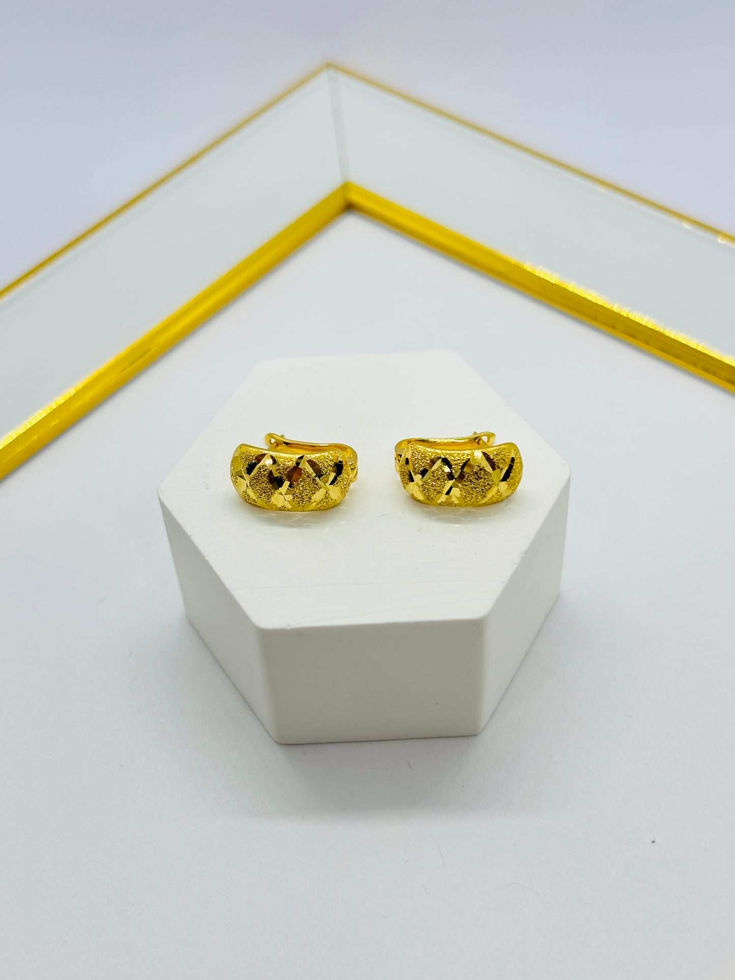 18K Gold Clip Type Earrings