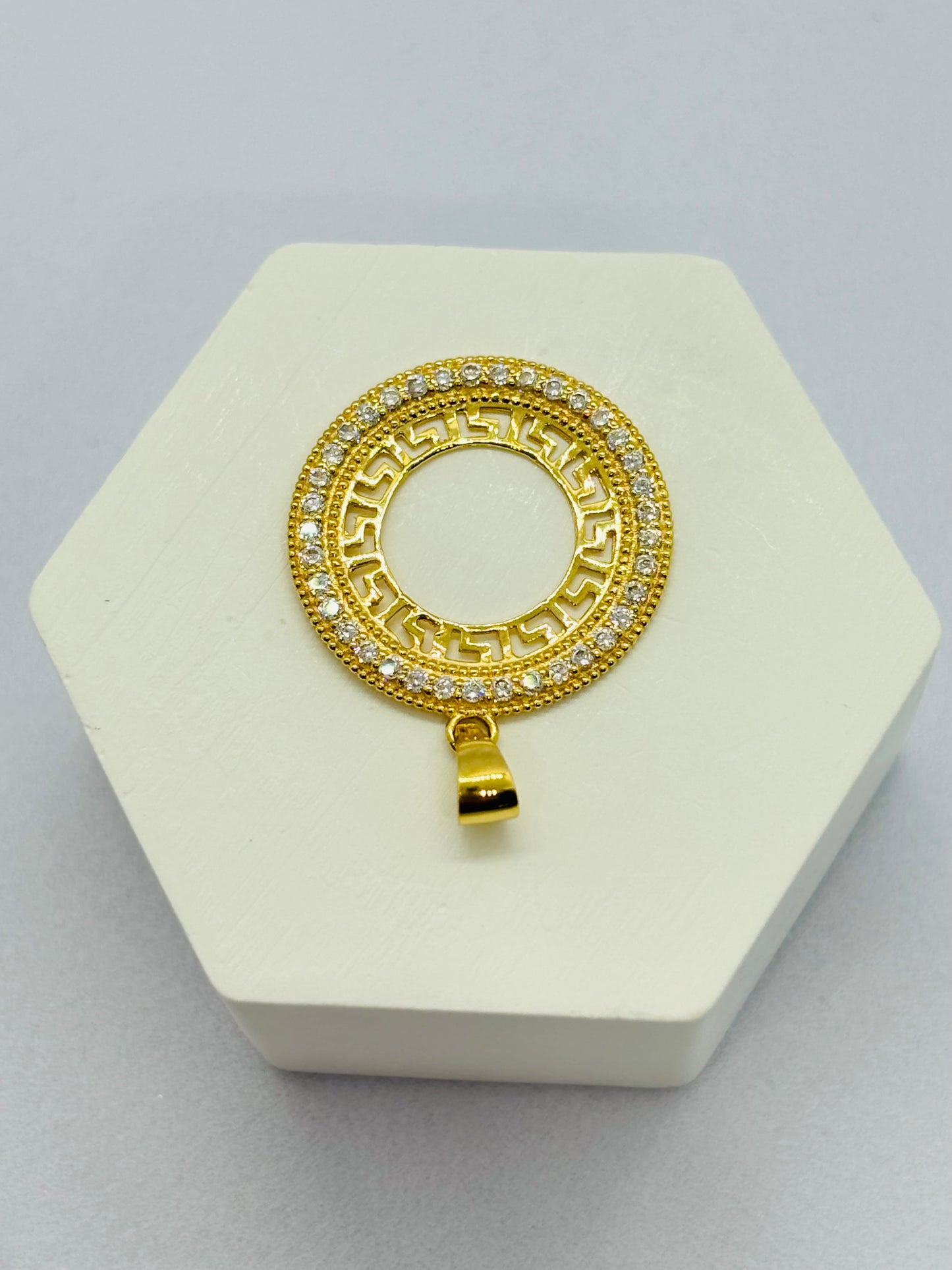 18K Gold Circle Pendant with Stone