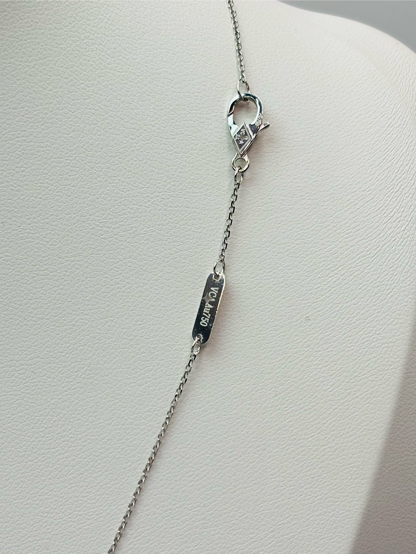 18K White Gold Clover Necklace