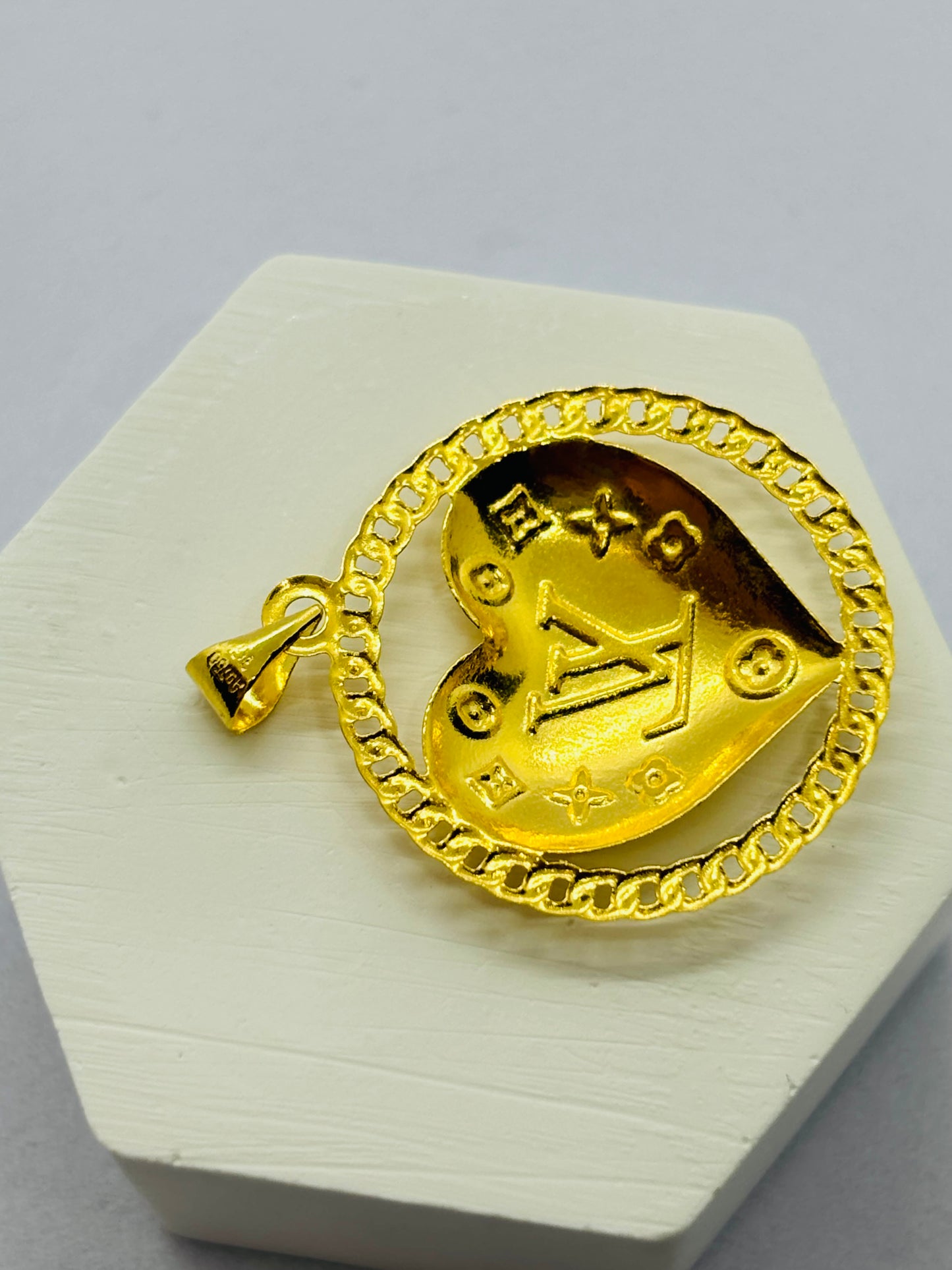 18K Gold Heart Pendant