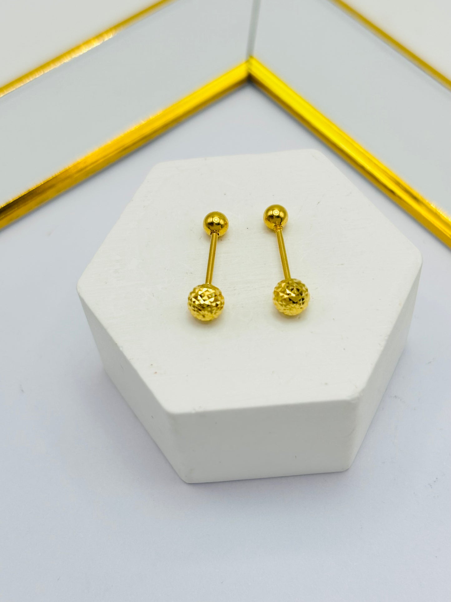 18K Gold Ball Diamond Cust Screw Earrings