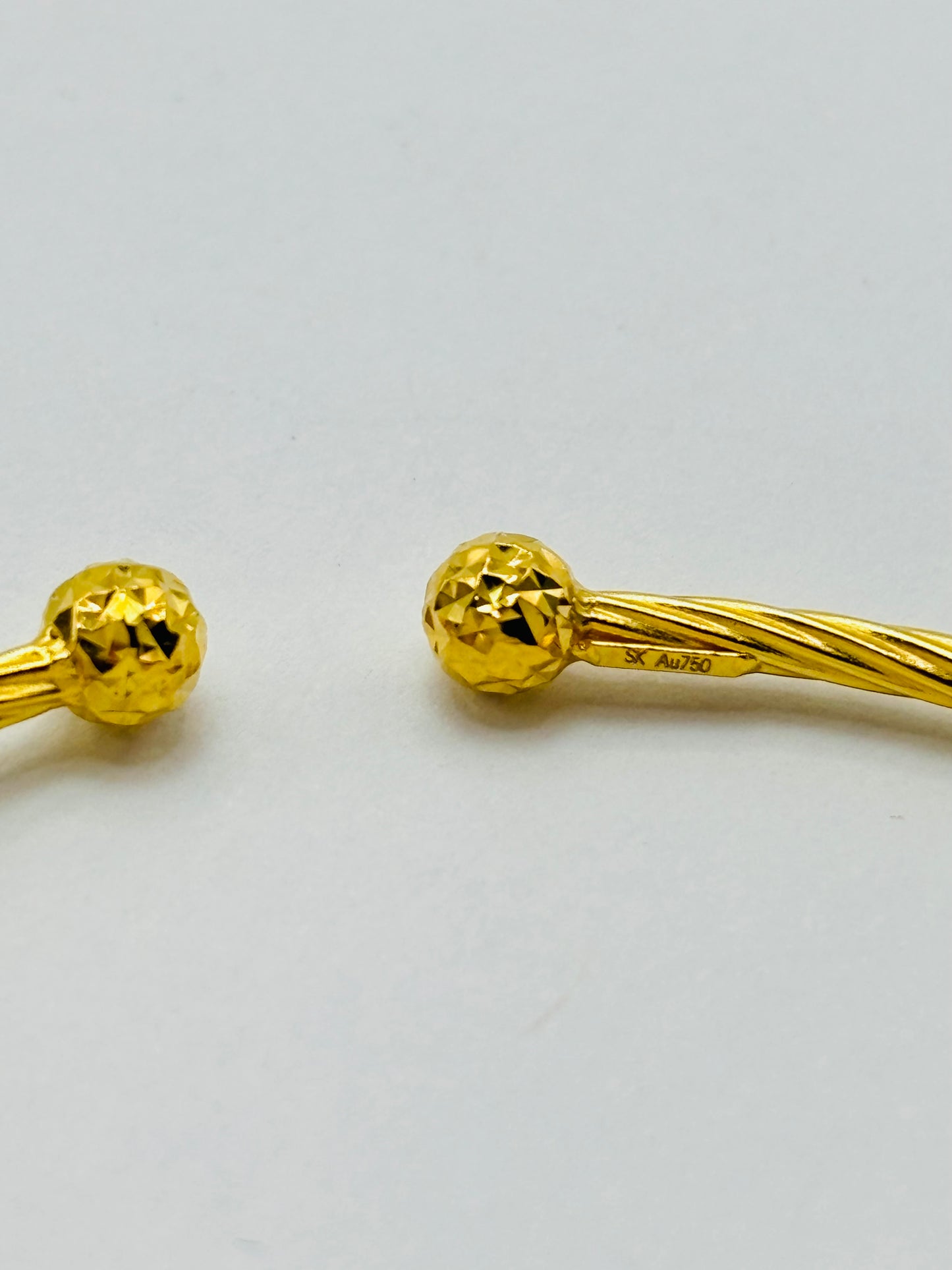 18K Gold Twisted Ball Bangle