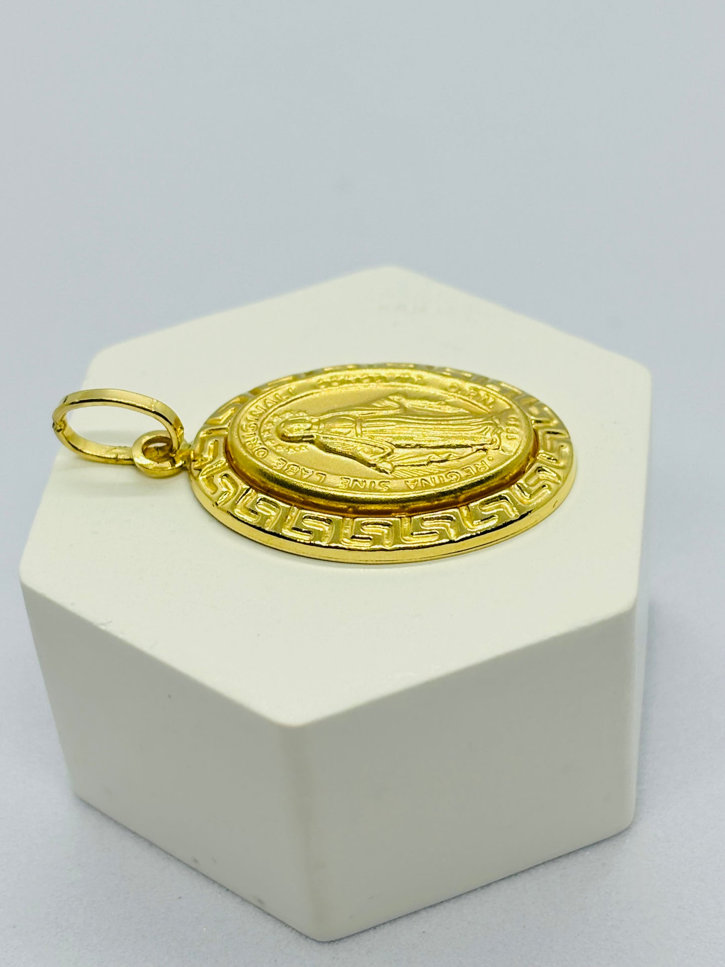 18K Gold Mama Mary Pendant