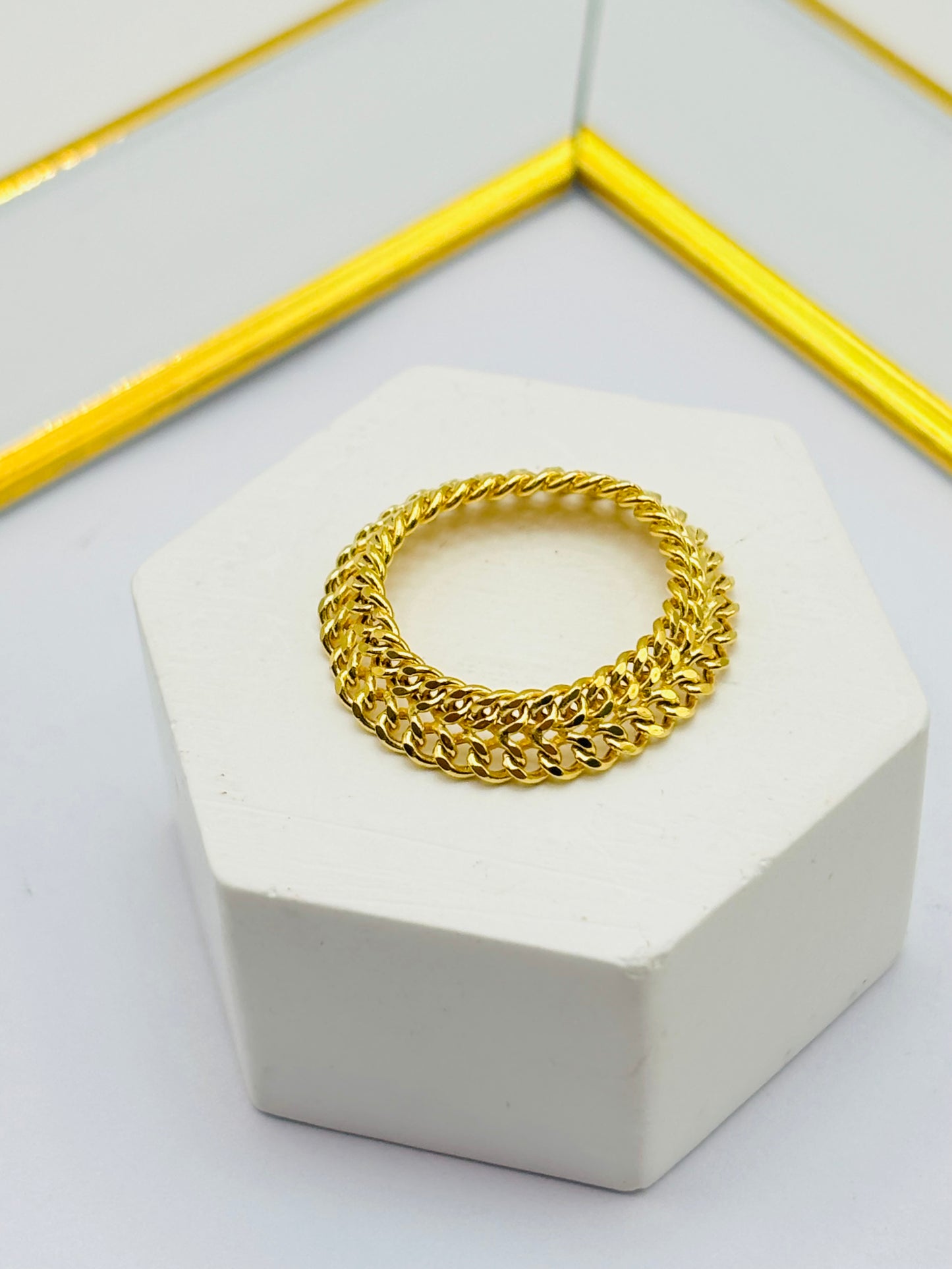 18K Gold Heartbiz Style Ring