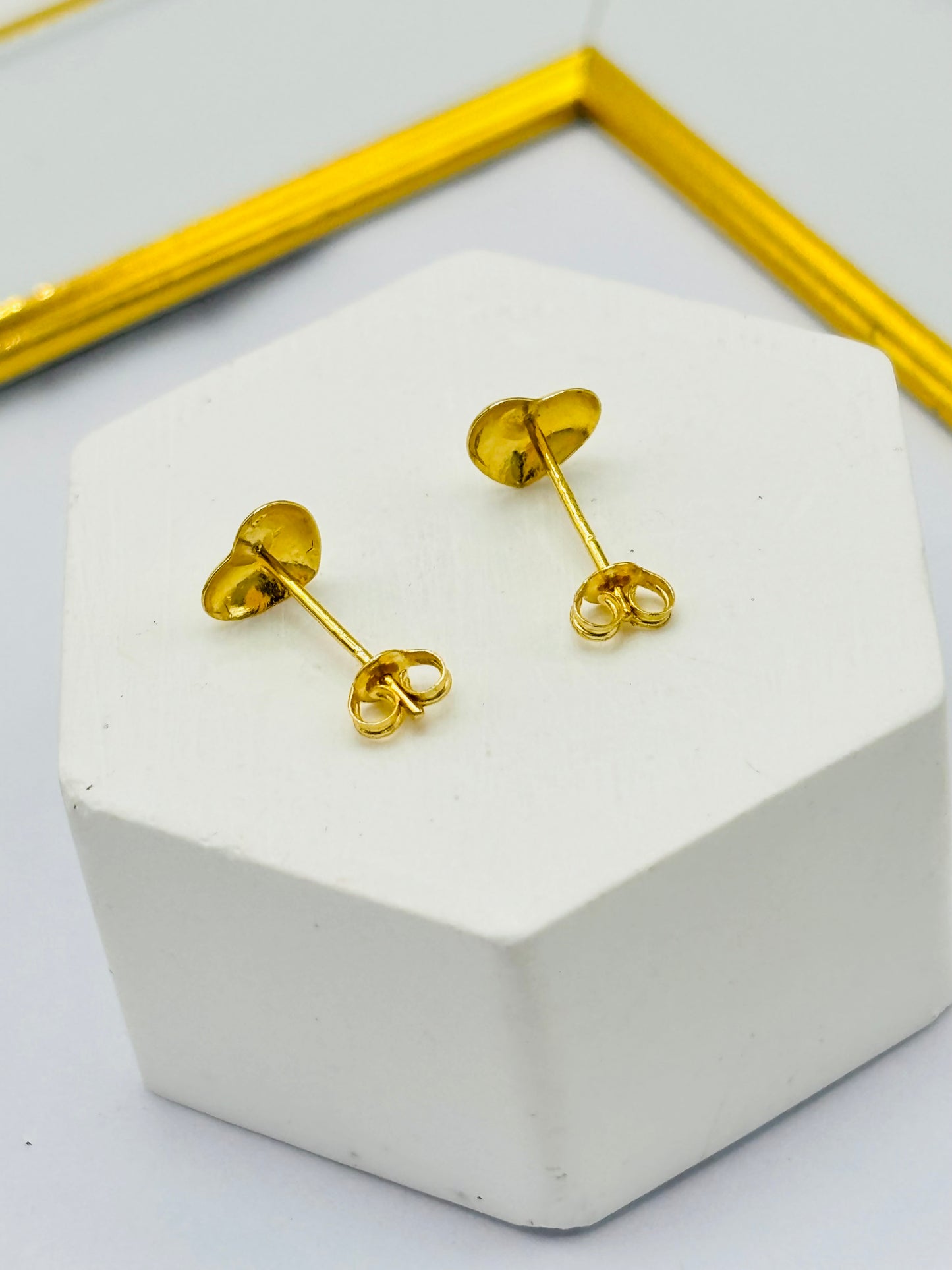 18K Gold Diamond Cut Small Heart Earrings