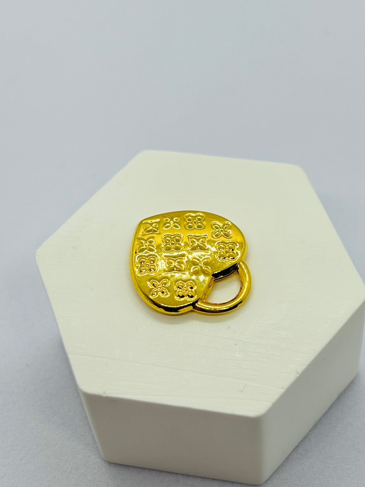 18K Gold Heart Pendant