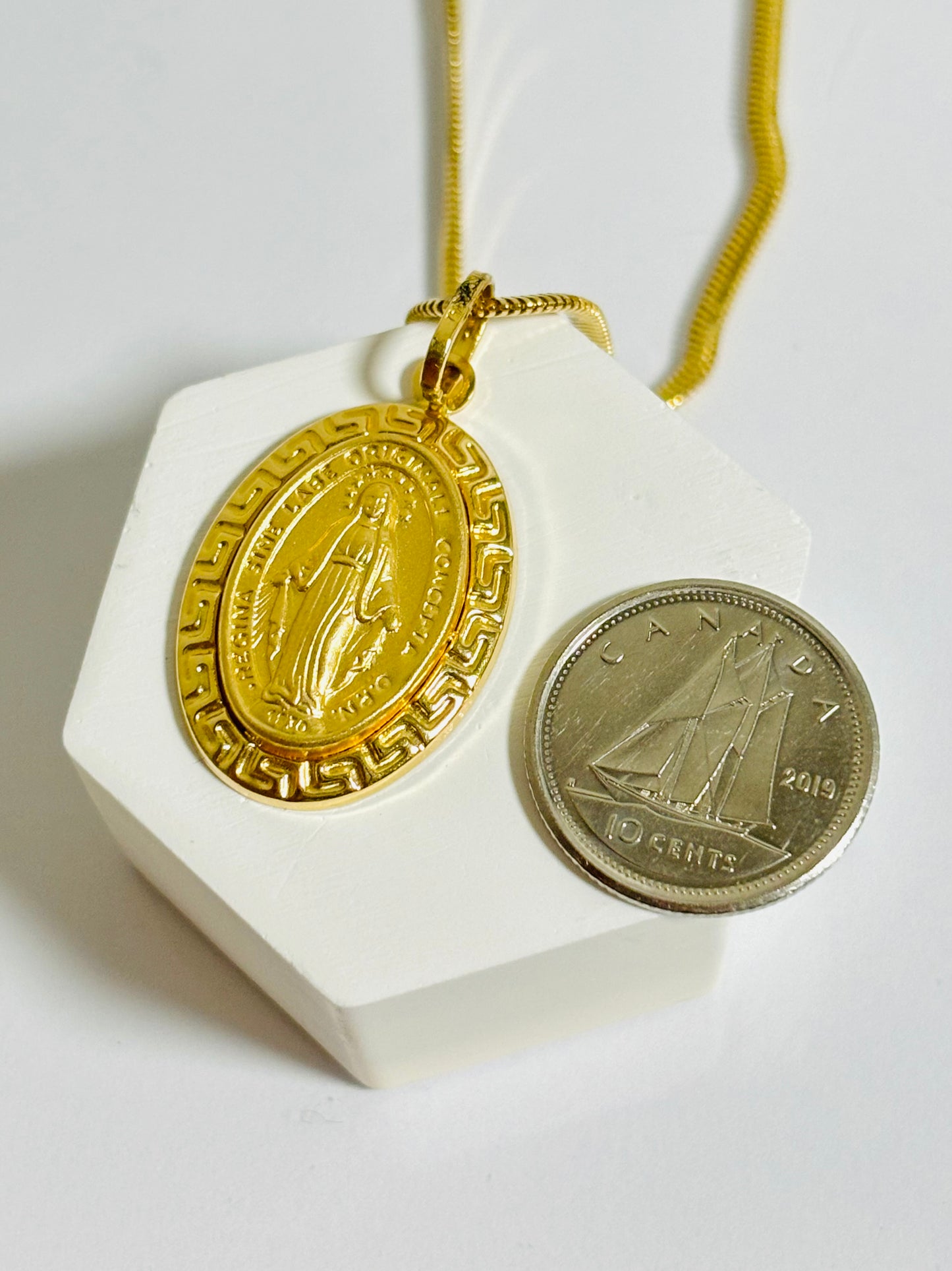 18K Gold Herringbone Chain with Mama Mary Pendant Set