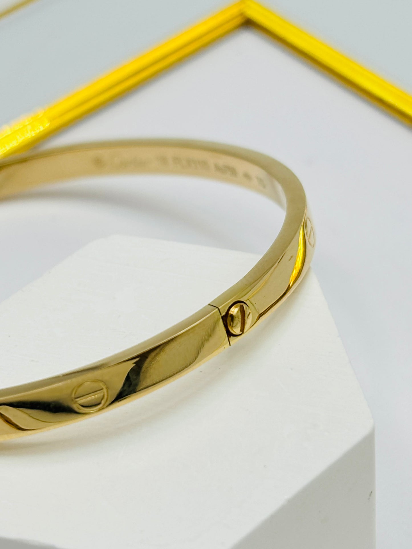 18K Gold Screw Type Bangle