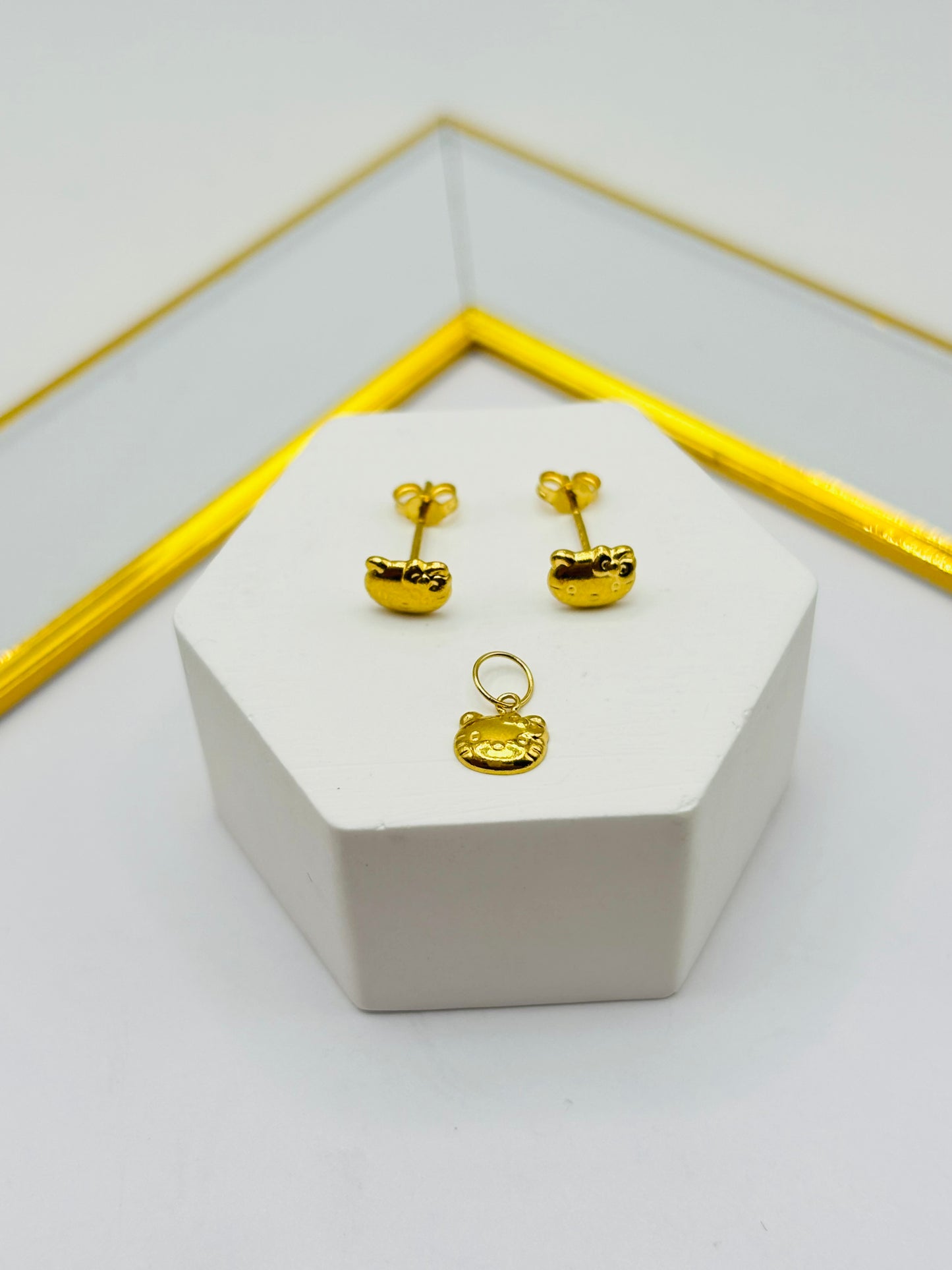 18K Gold HK Earrings and Pendant Set Kids