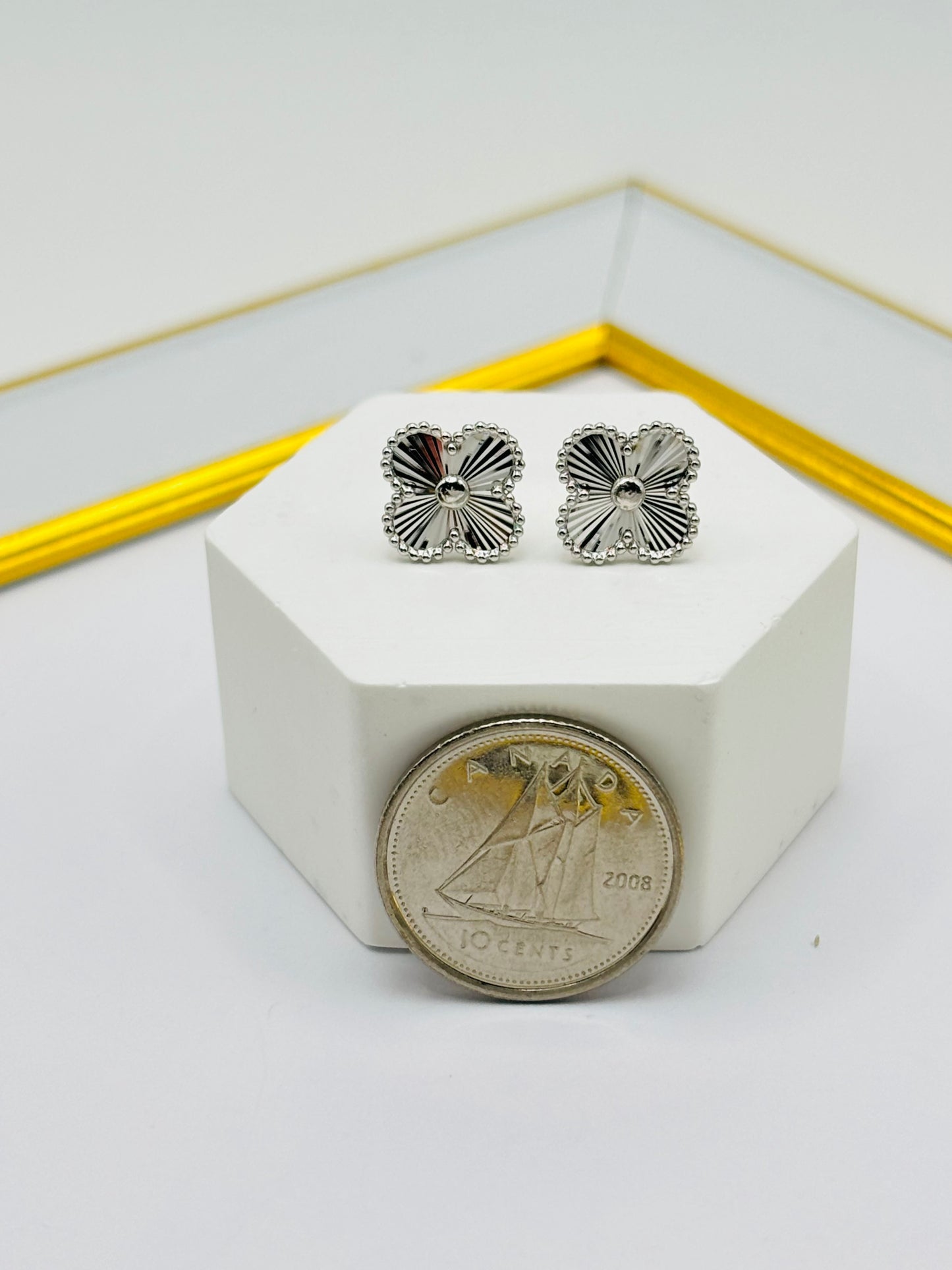 18K White Gold Clover Earrings
