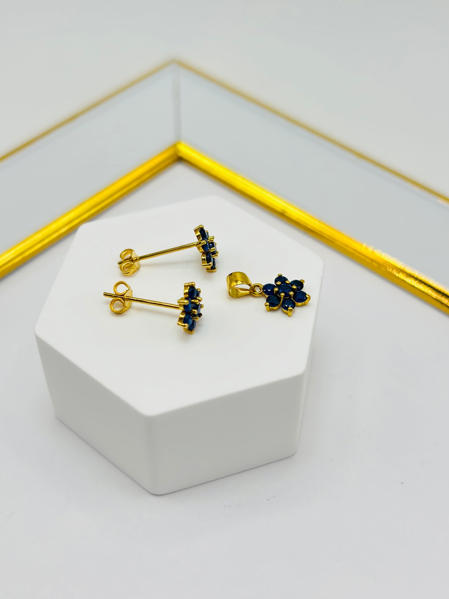18K Gold Flower Stone Earrings and Pendant Set (Blue)