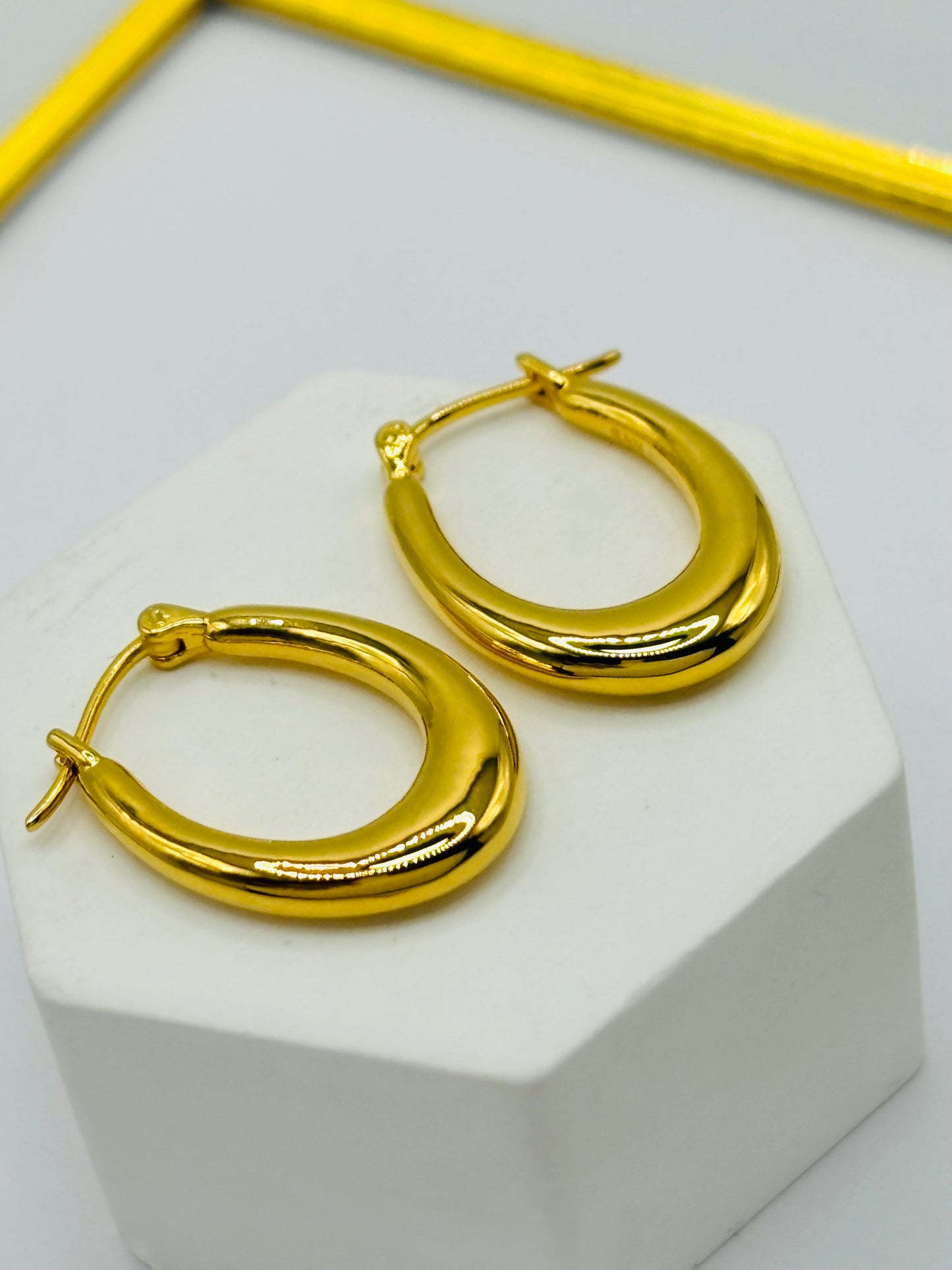 18K Gold Plain Oval Loop Earrings (Electroform)