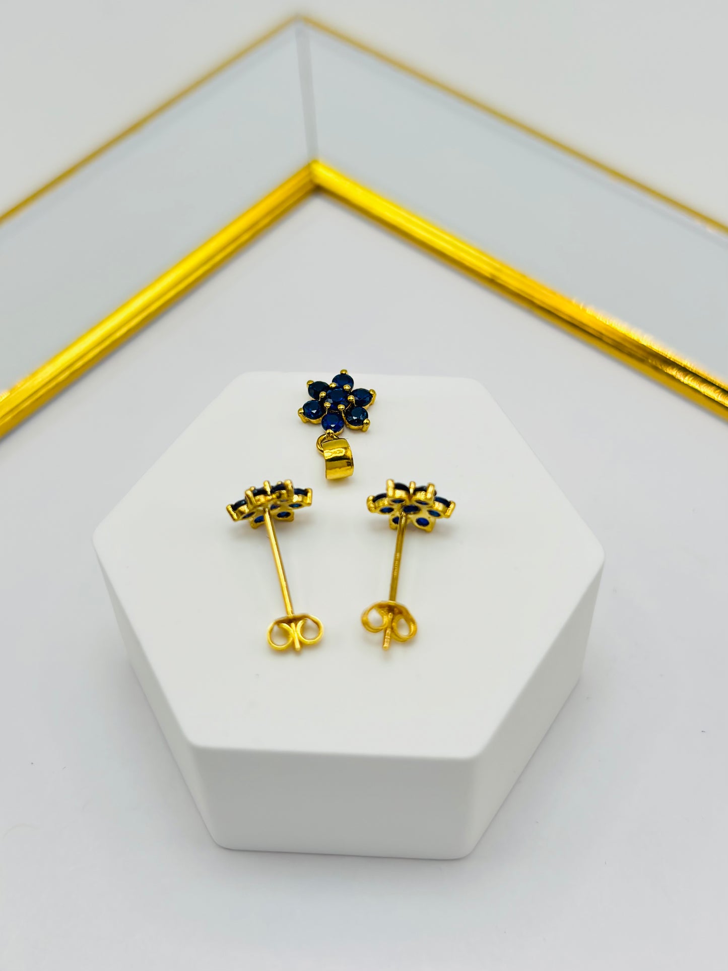 18K Gold Flower Stone Earrings and Pendant Set (Blue)