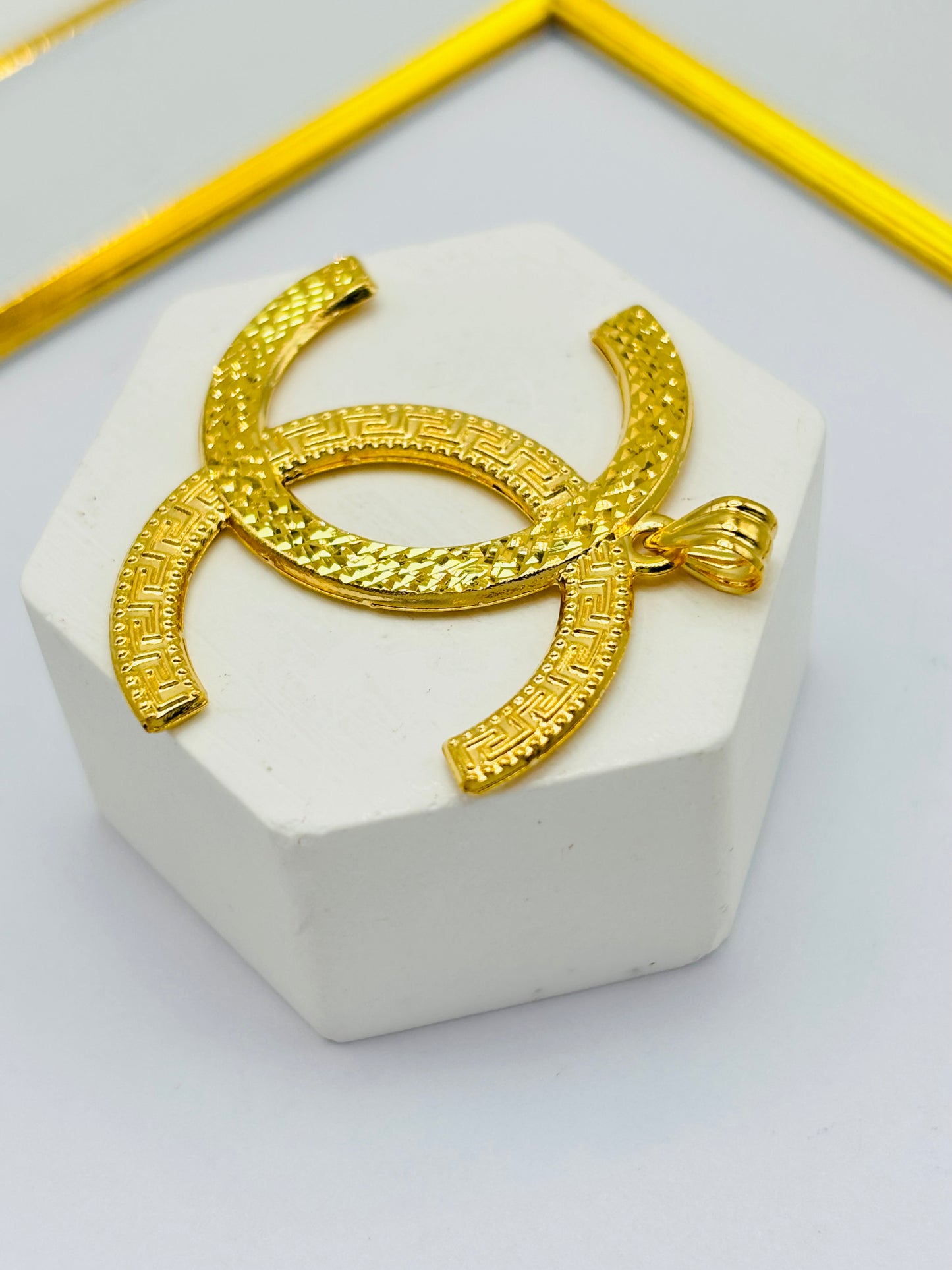 18K Gold Pendant Big