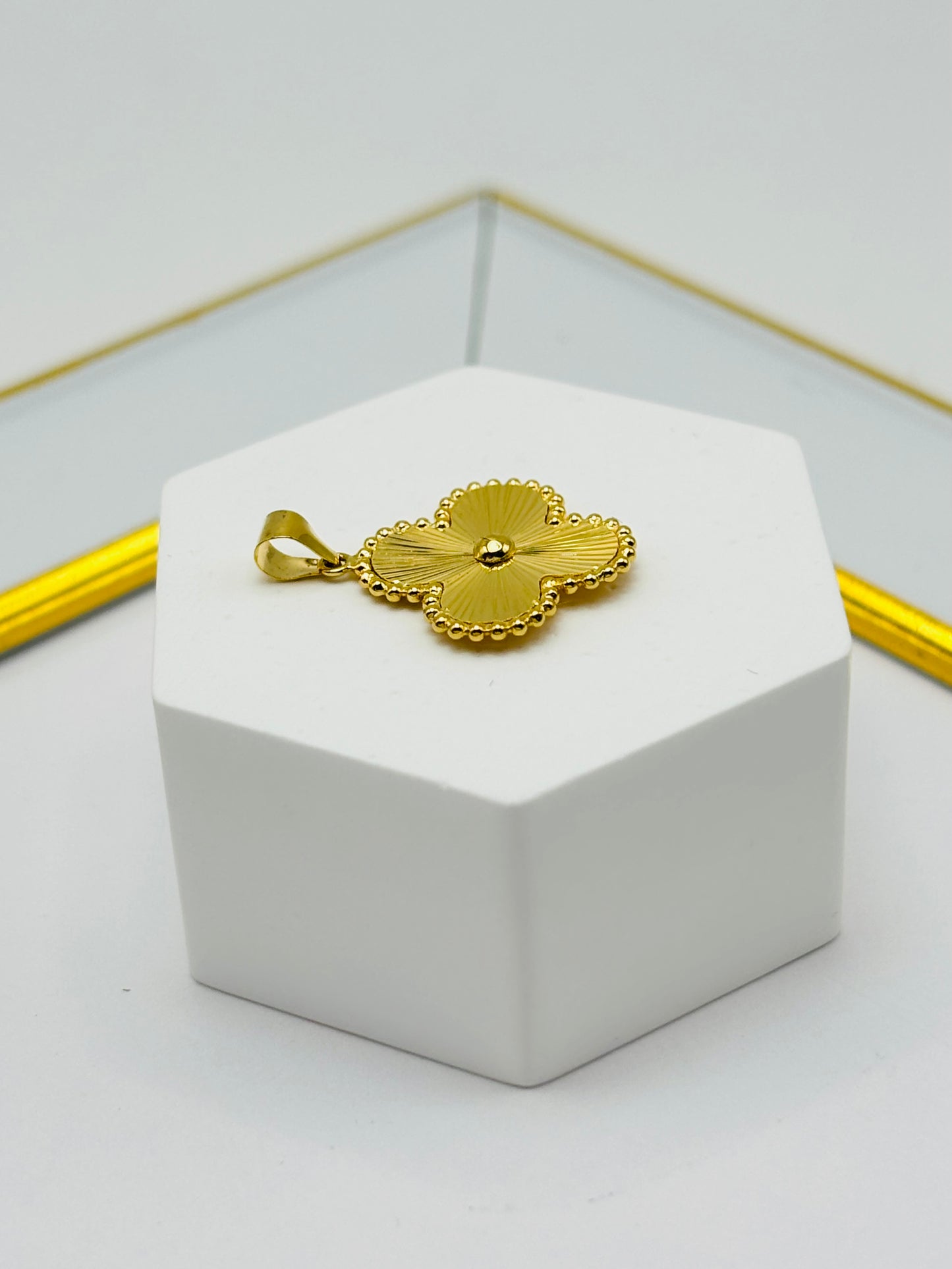 18K Gold Clover Pendant