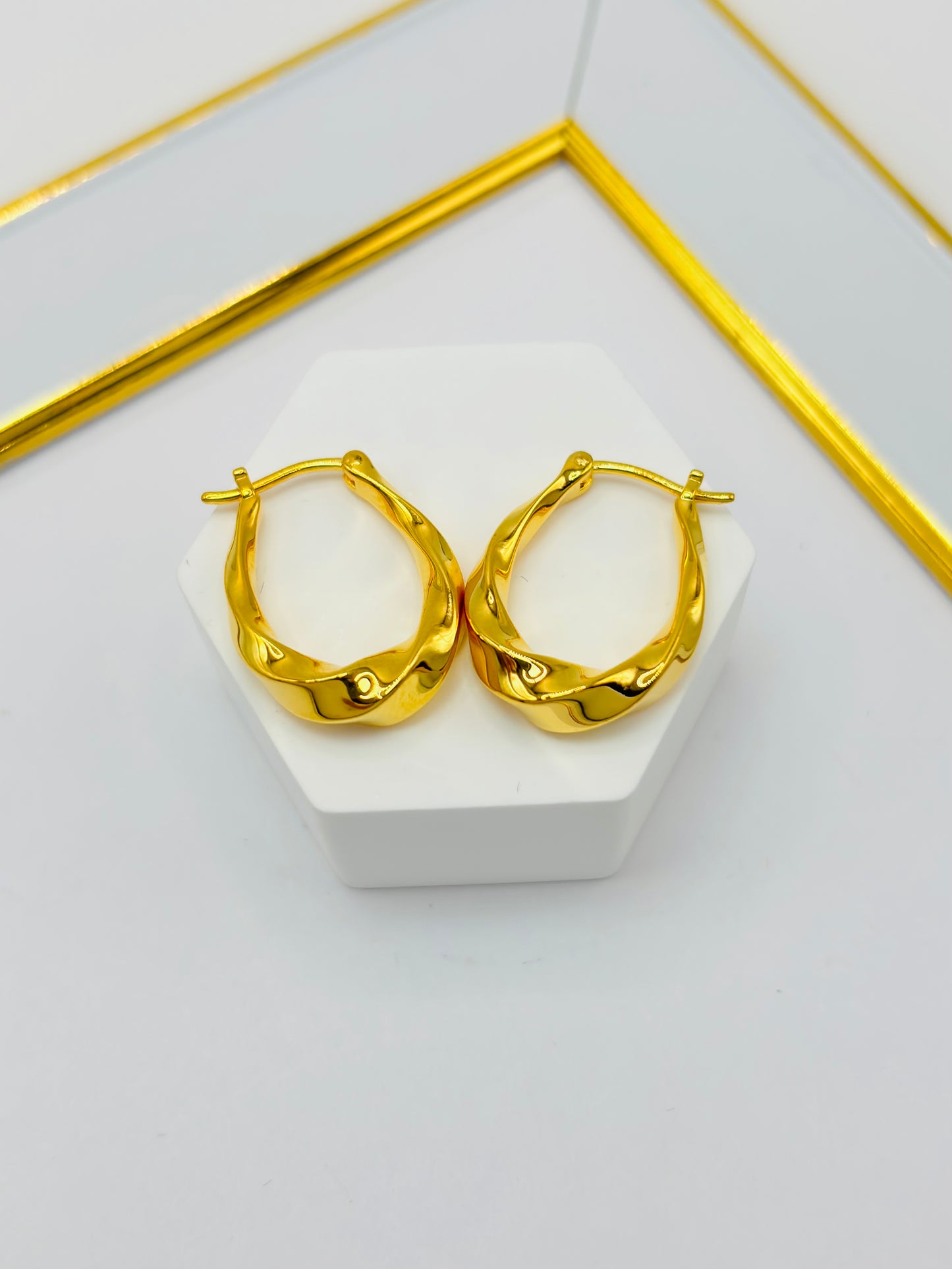 18K Gold Twisted Oval Loop Earrings (Electroform)