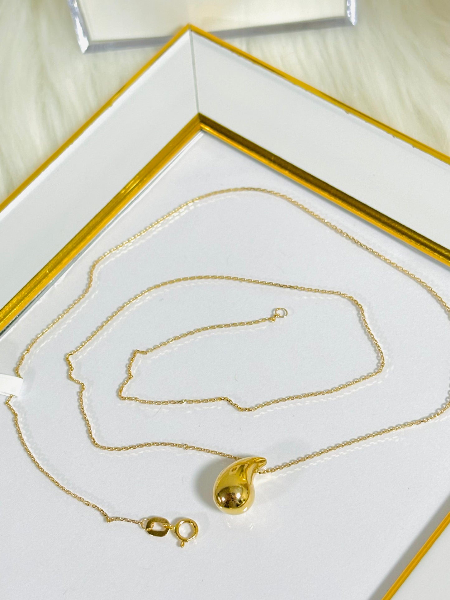 18K Gold Teardrop Attached Pendant Necklace