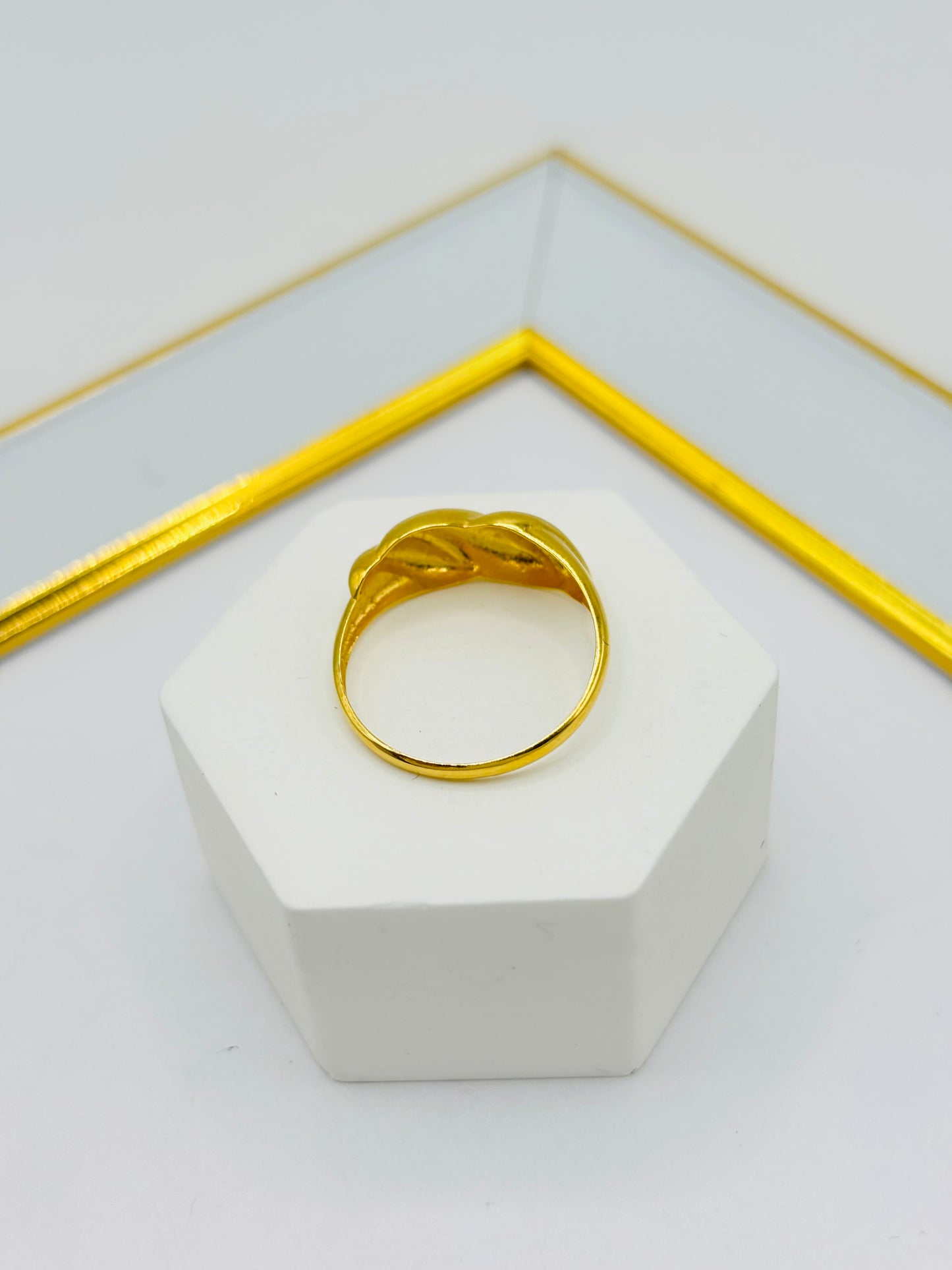 18K Gold Twisted Ring