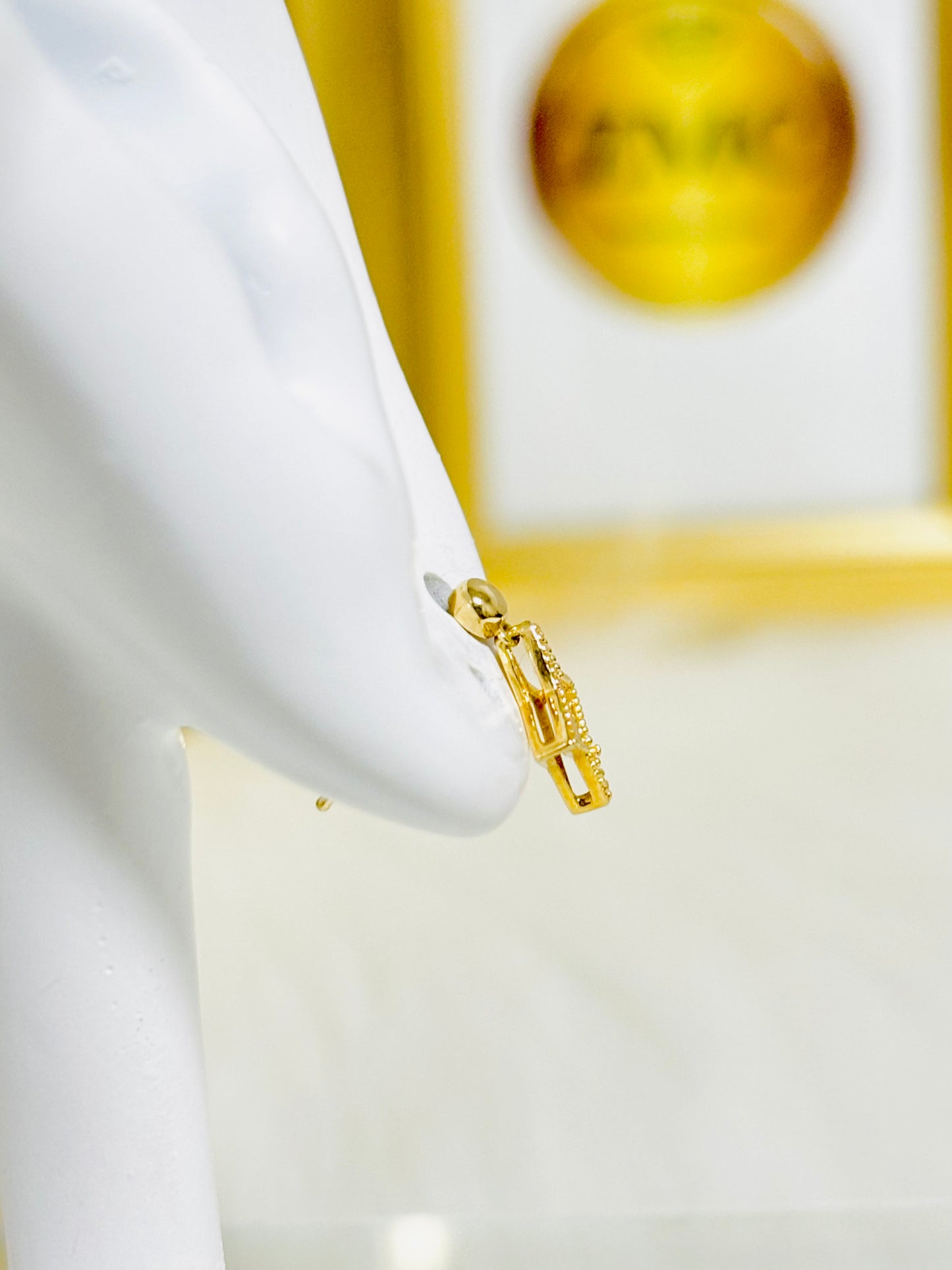 18K Gold Star Dangling Earrings
