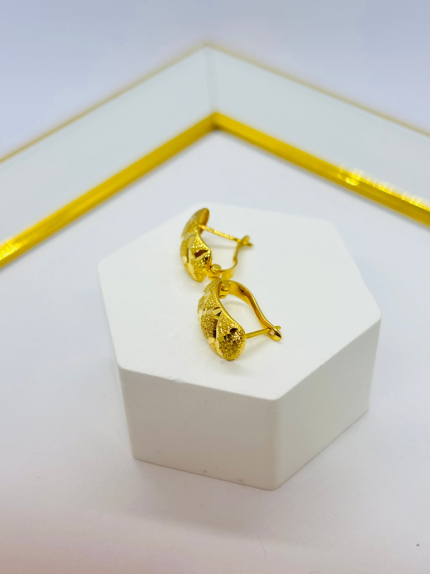 18K Gold Clip Type Earrings