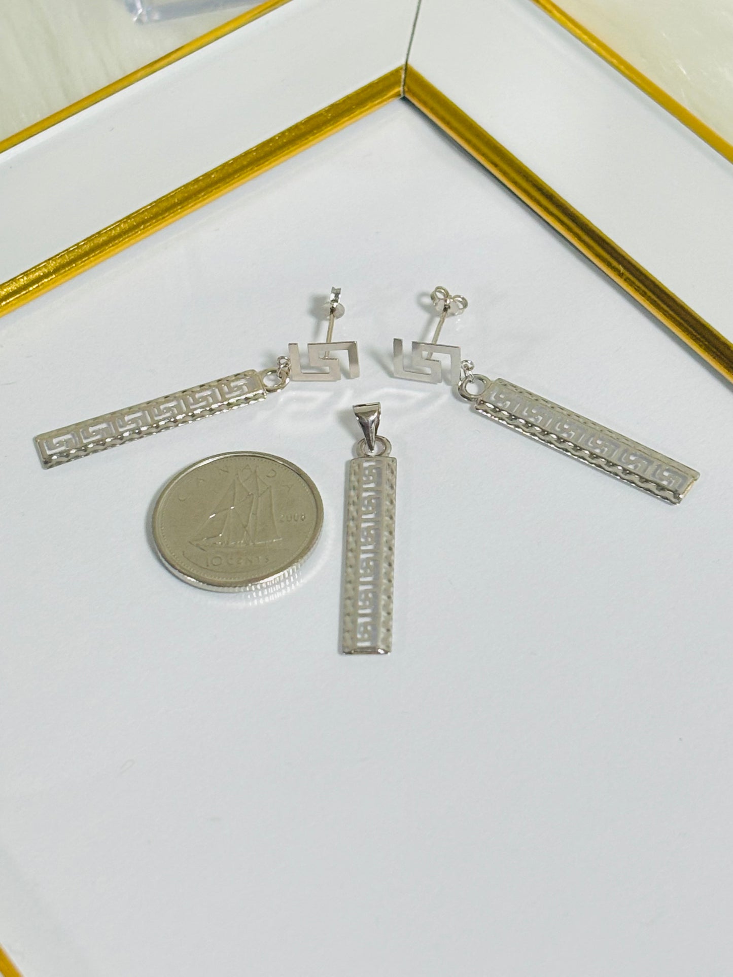 18k White Gold Earrings and Pendant Set