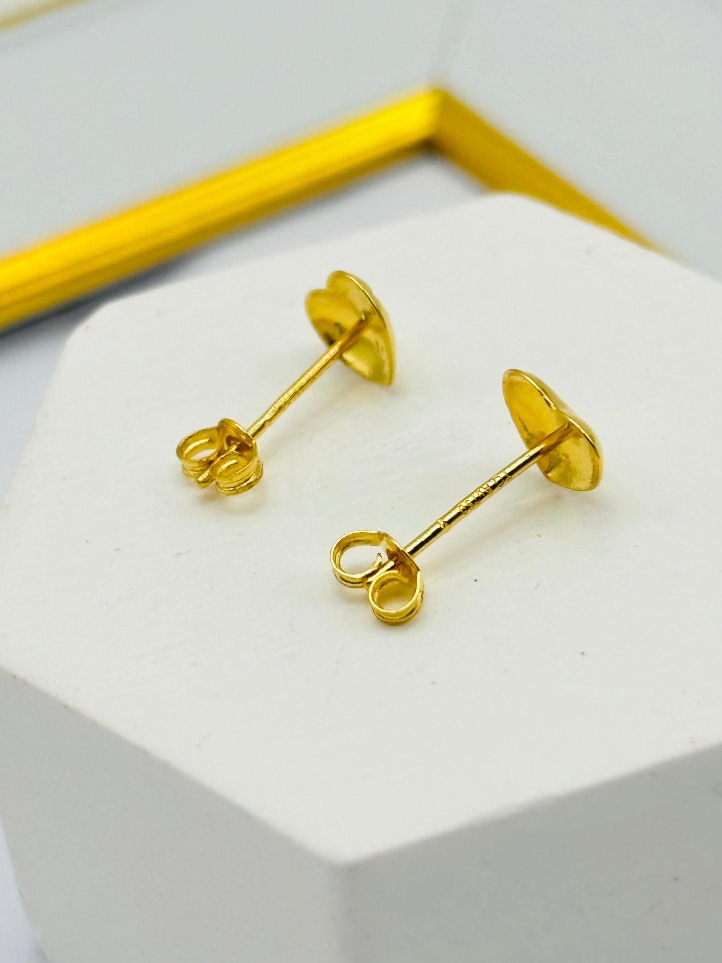 18K Gold Diamond Cut Small Heart Earrings