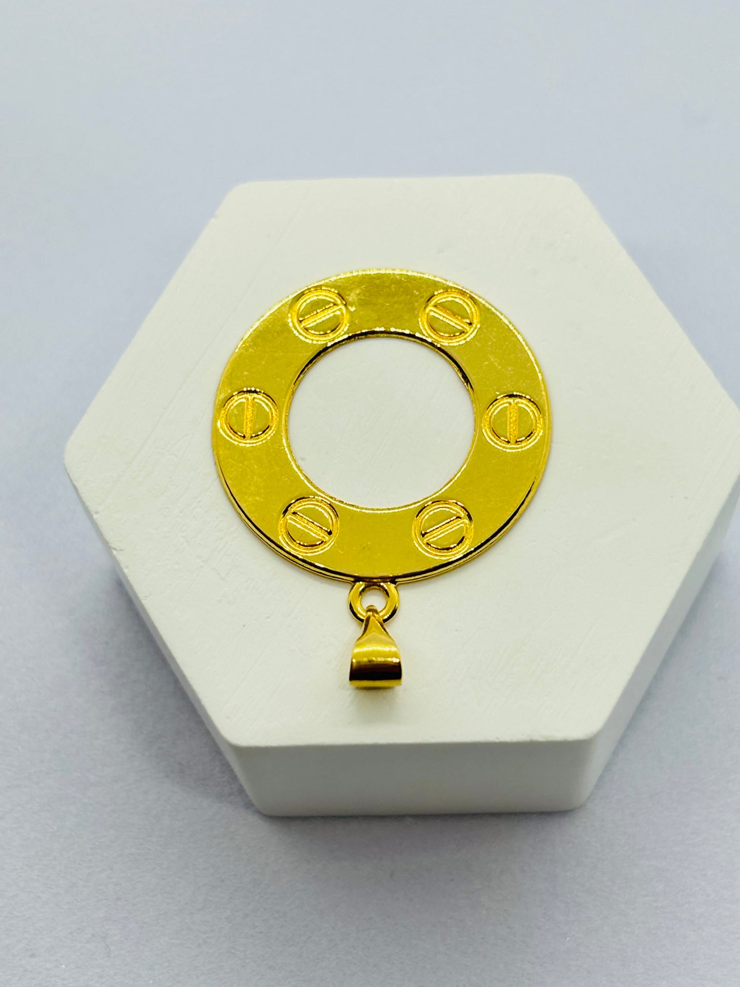 18k Gold Circle Pendant