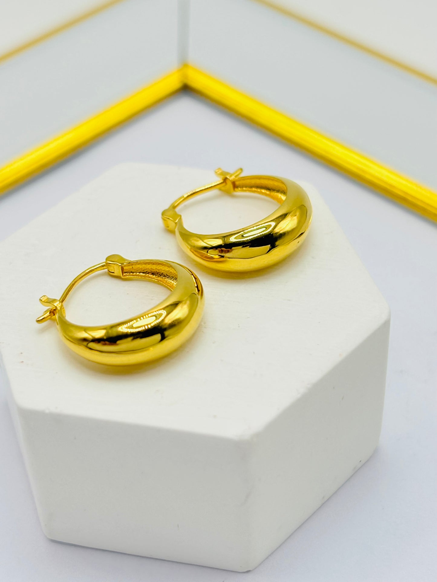 18K Gold Plain Loop Earrings