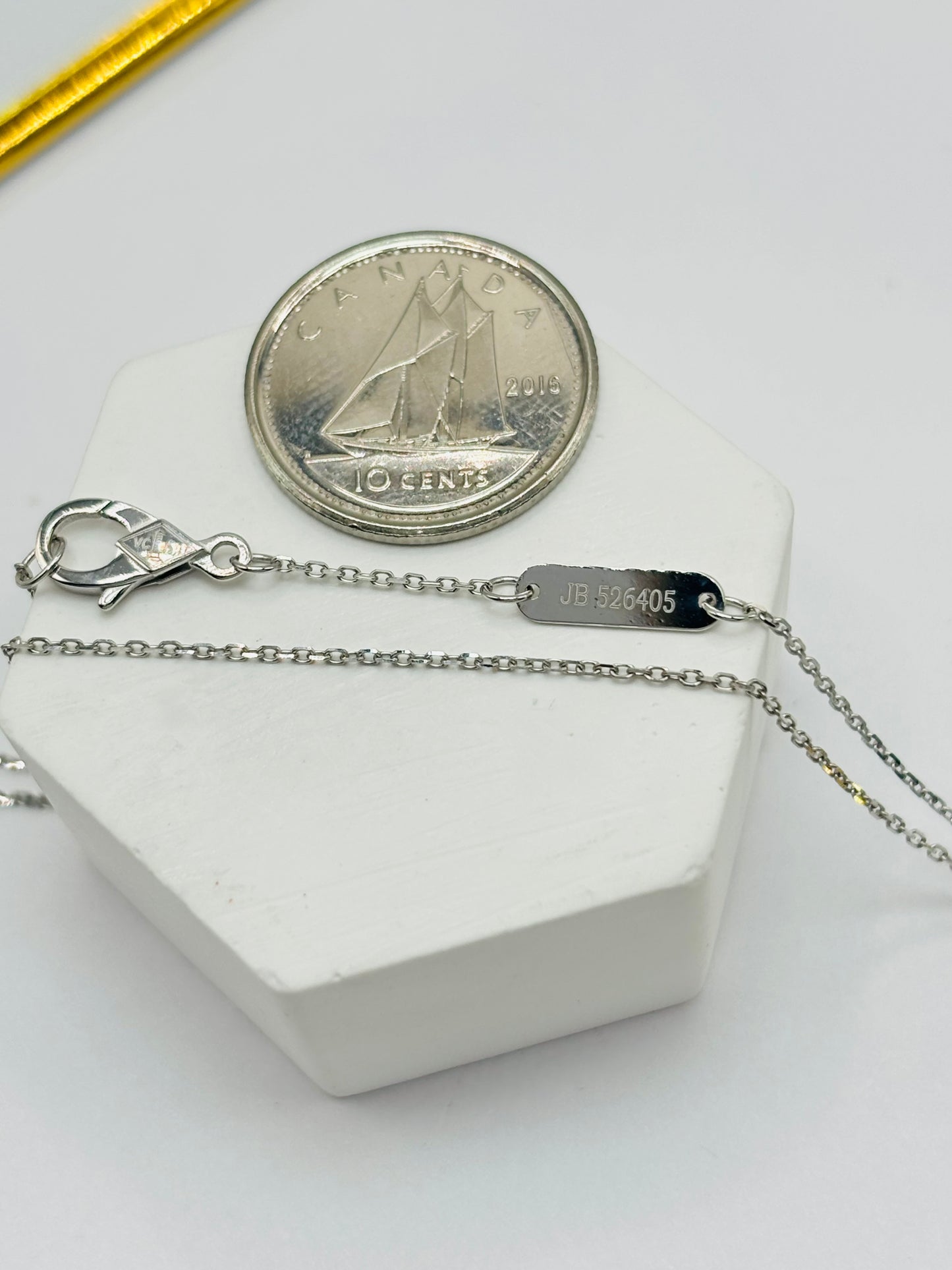 18K White Gold Clover Necklace