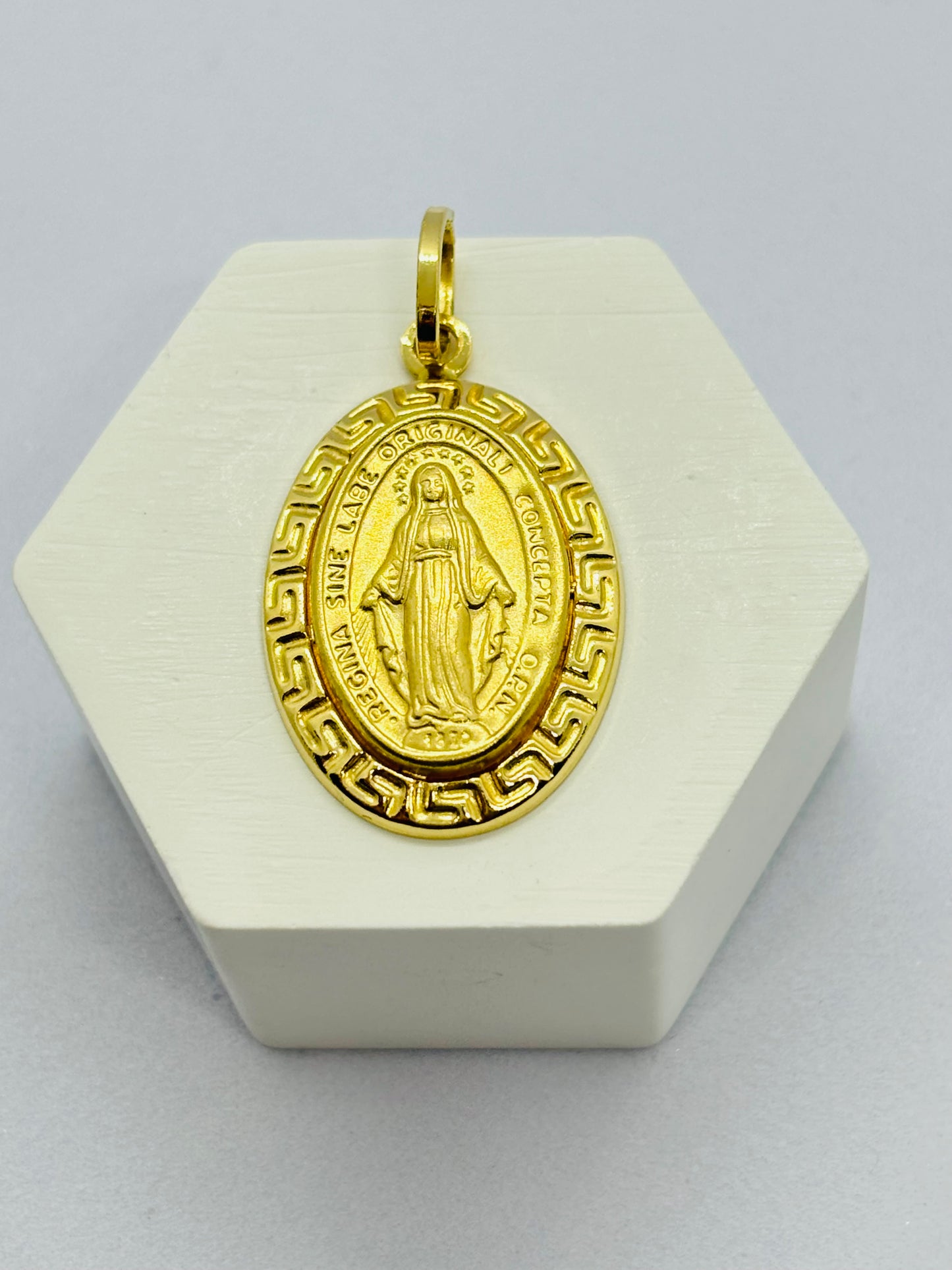 18K Gold Mama Mary Pendant