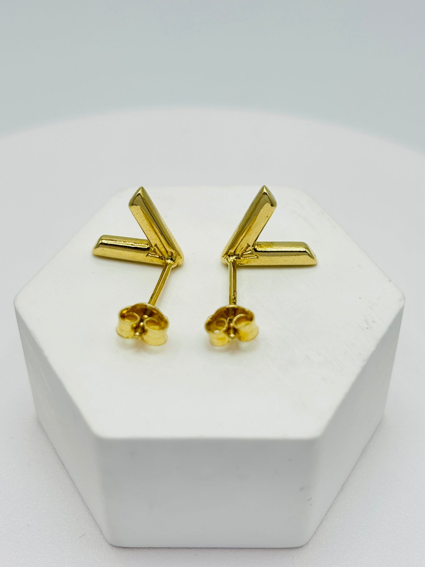K18 Japan Gold V Earrings