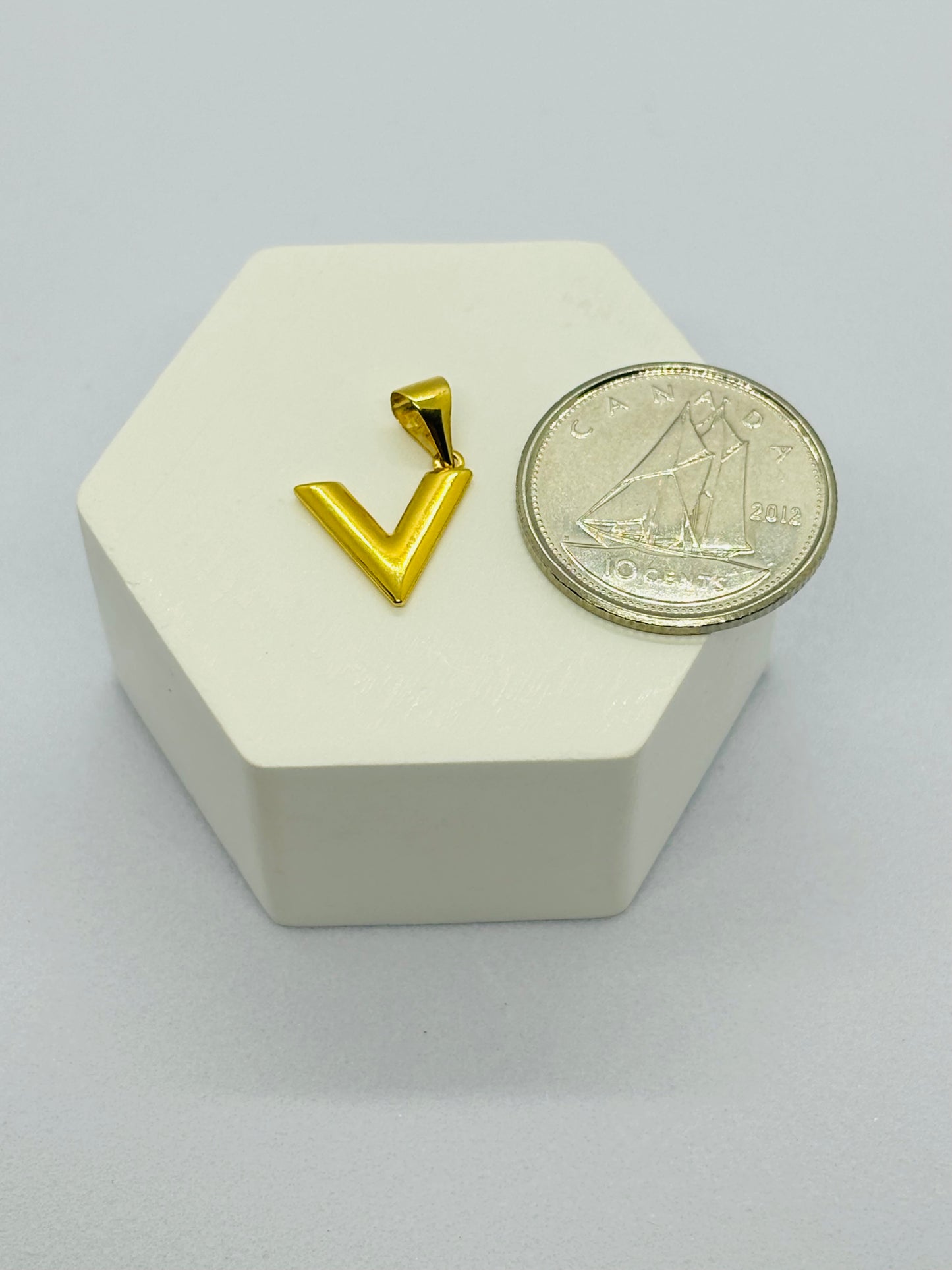 18K Gold V Pendant