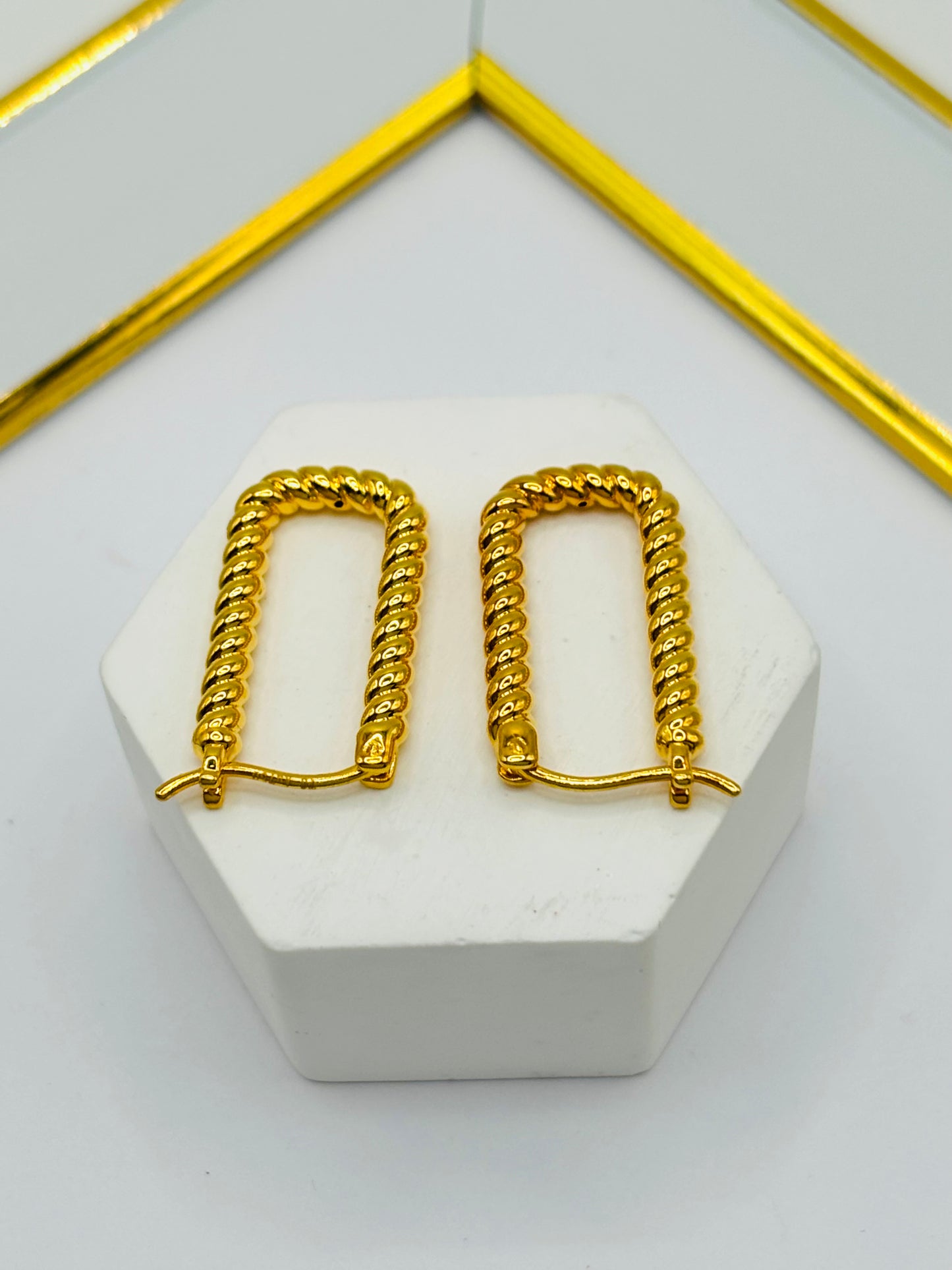 18K Gold Twisted Oval Loop Earrings (Electroform)