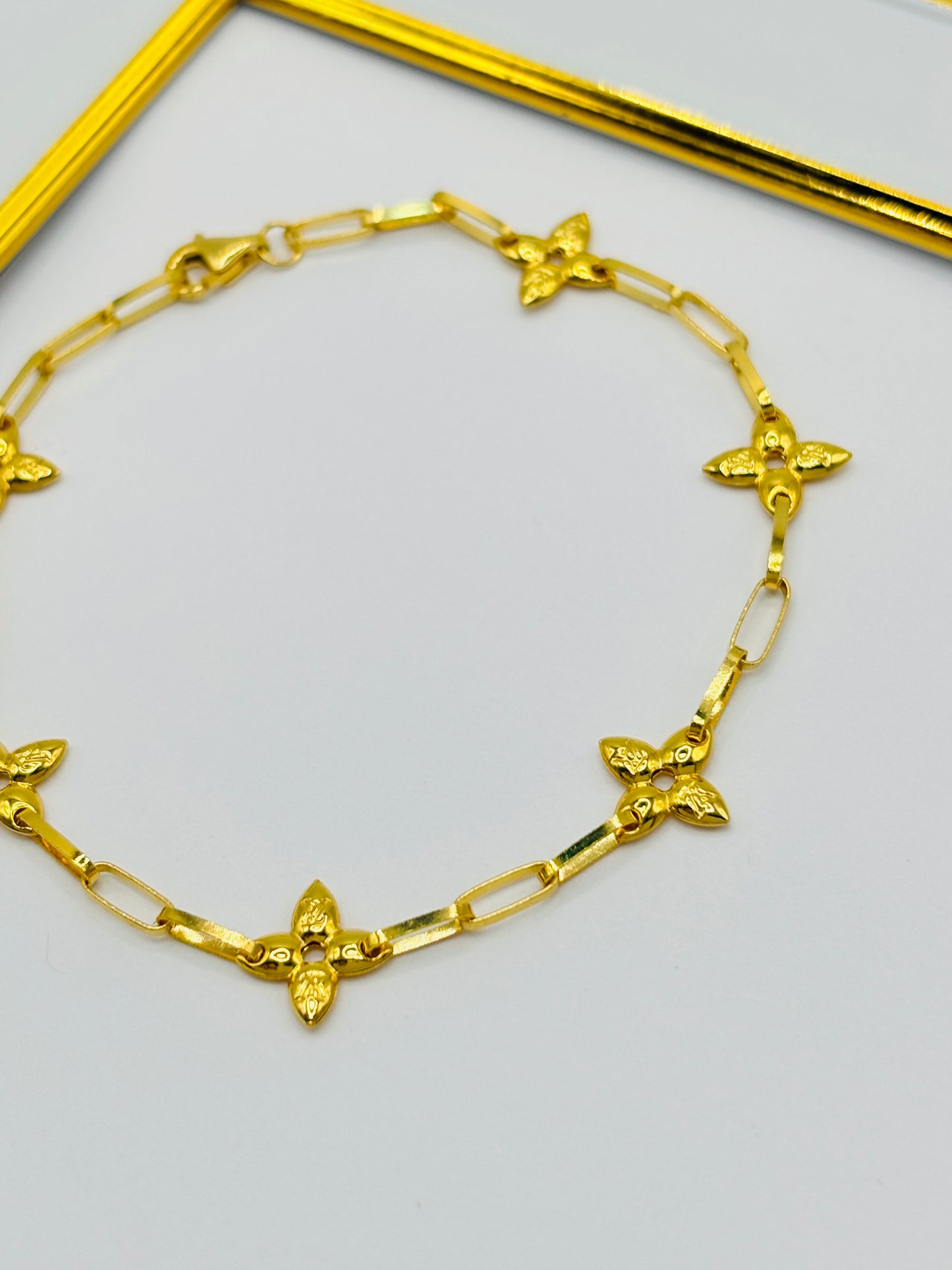 18K Gold Flower Paperclip Bracelet