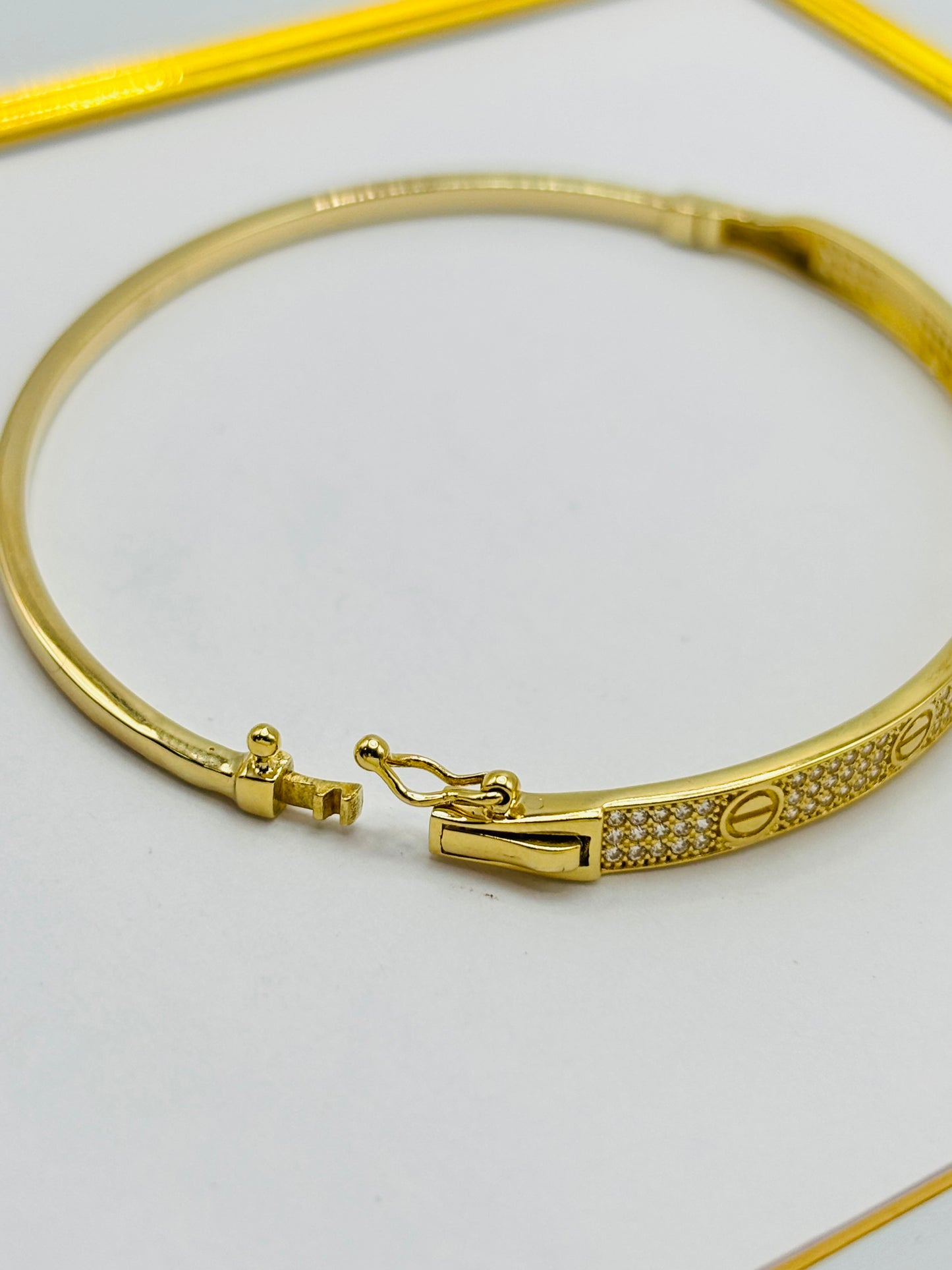 K18 Japan Gold Love Bangle with Stone Clip Type