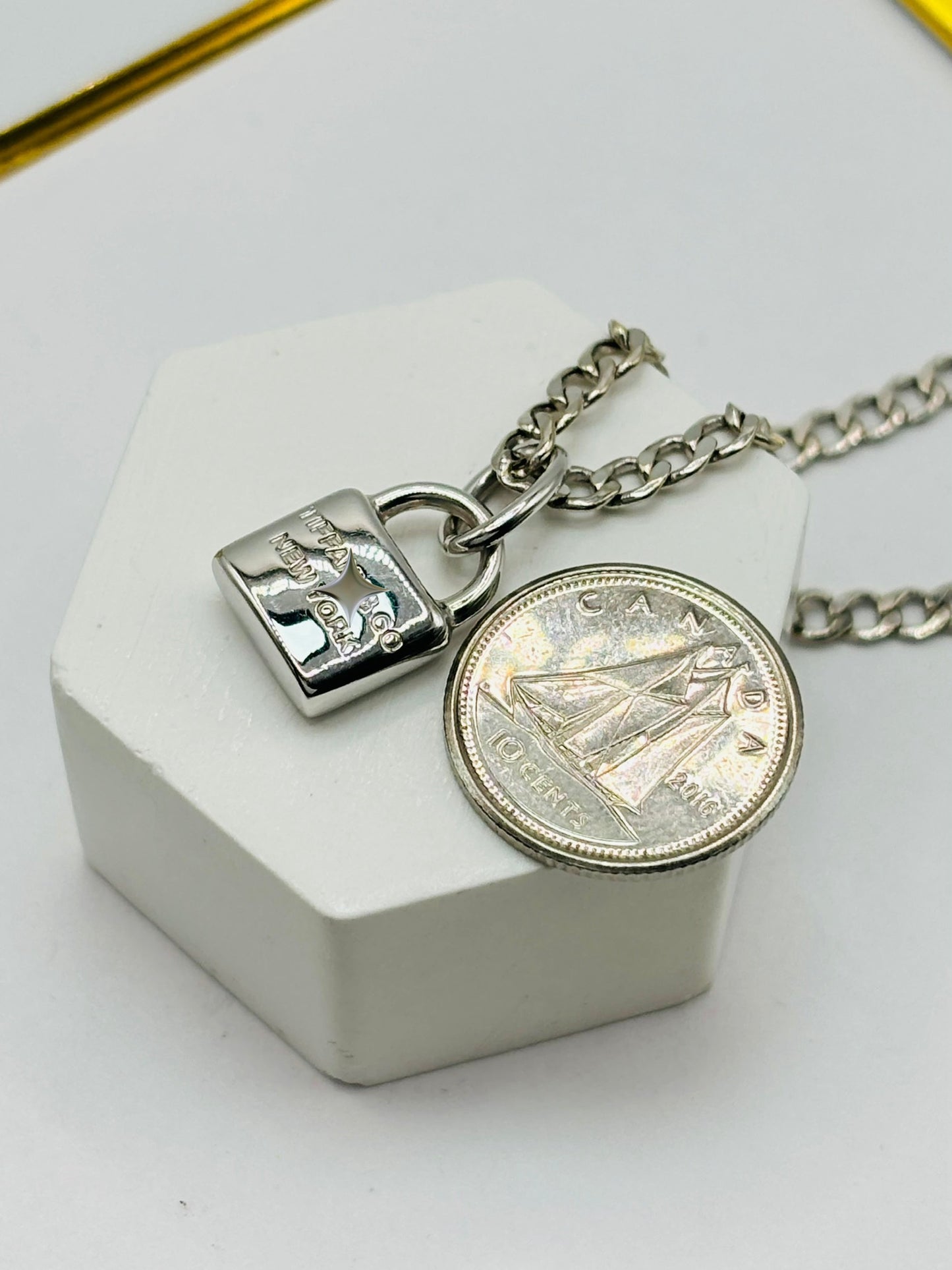 18K White Gold Necklace with Padlock Pendant Set