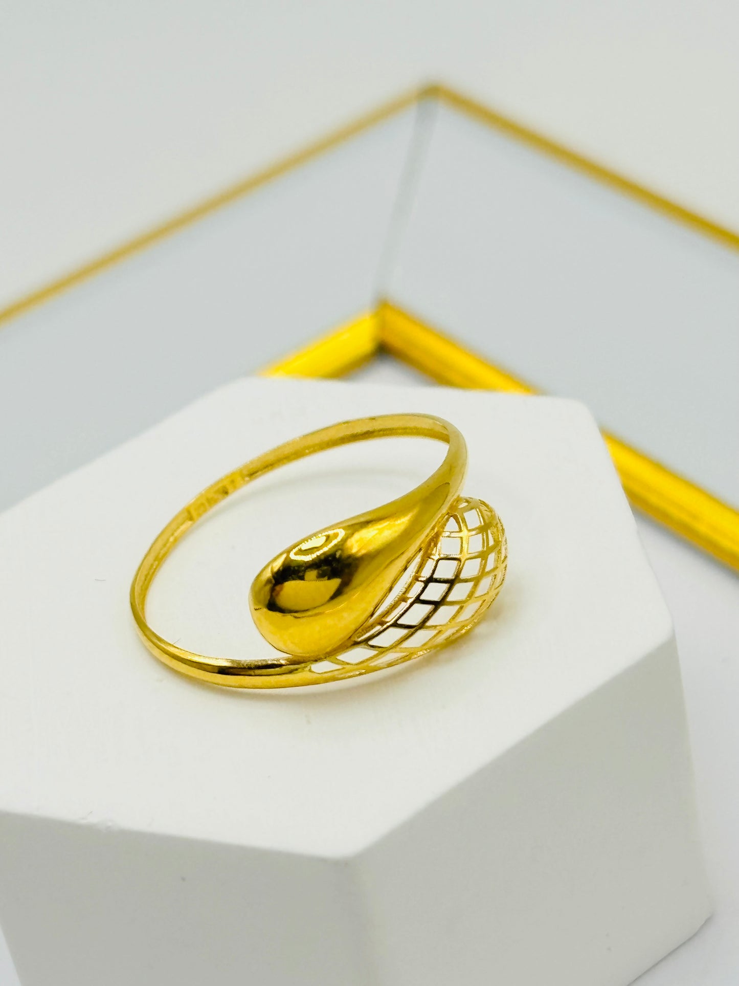 18K Gold Teardrop Ring