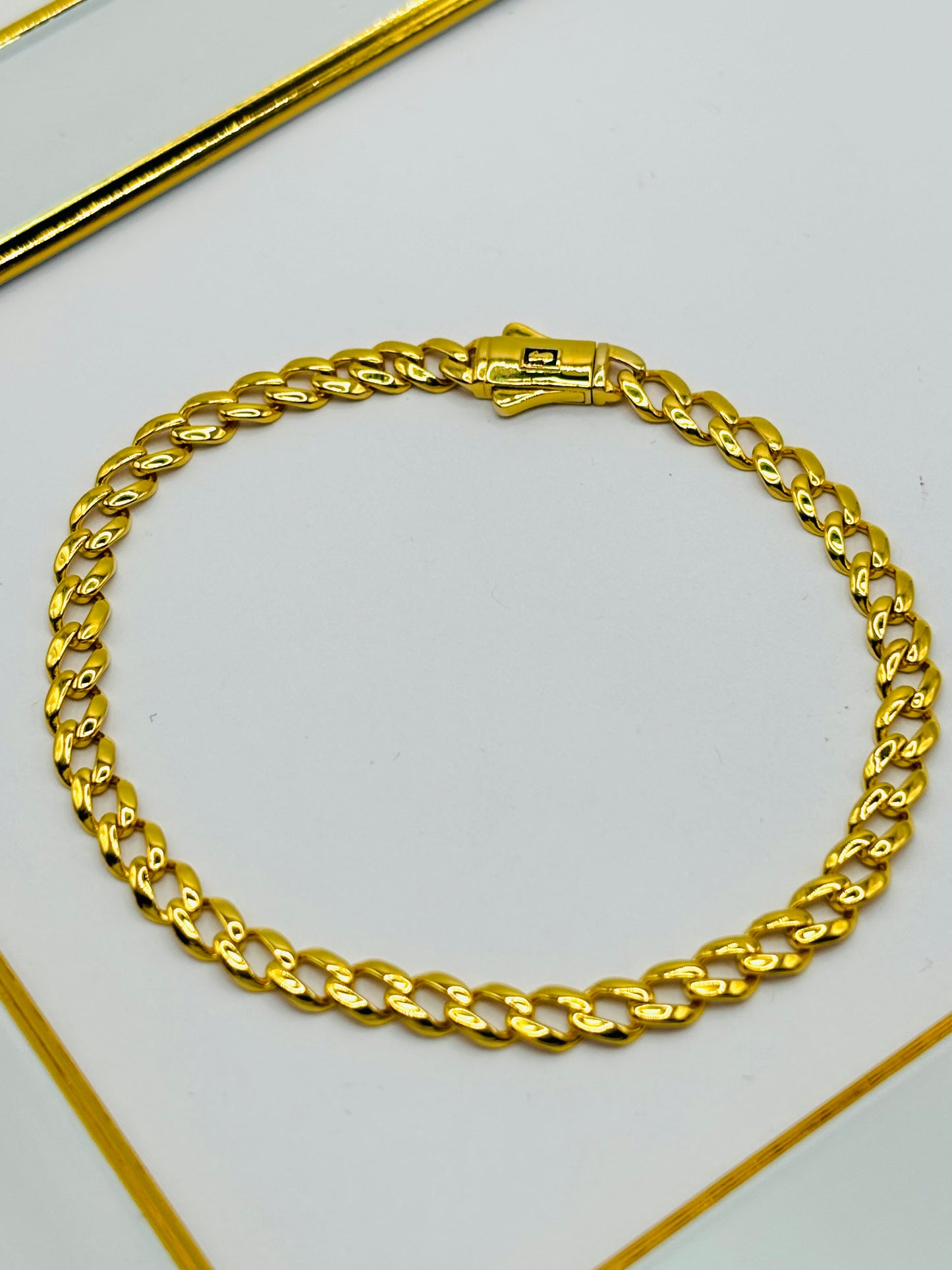 18K Gold Curb Bracelet