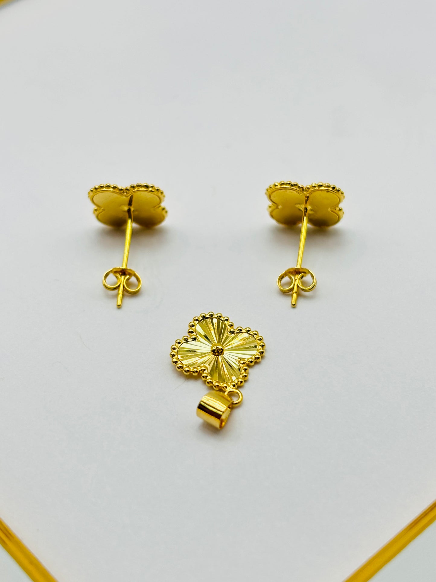 18K Gold Clover Earrings and Pendant Set