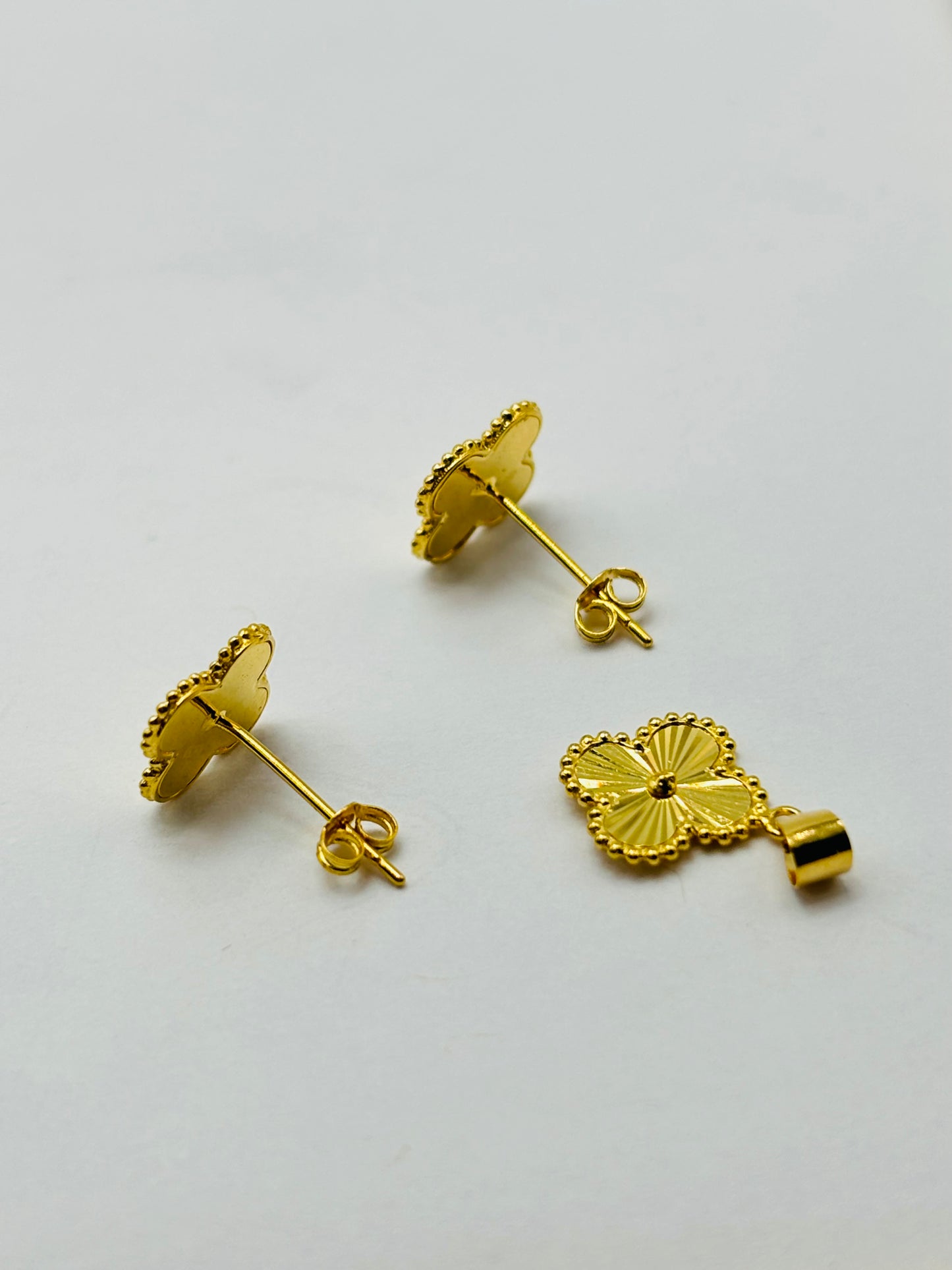 18K Gold Clover Earrings and Pendant Set