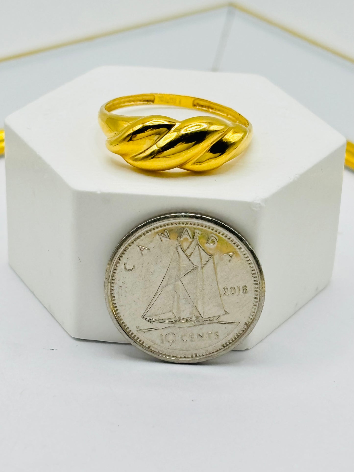 18K Gold Twisted Ring