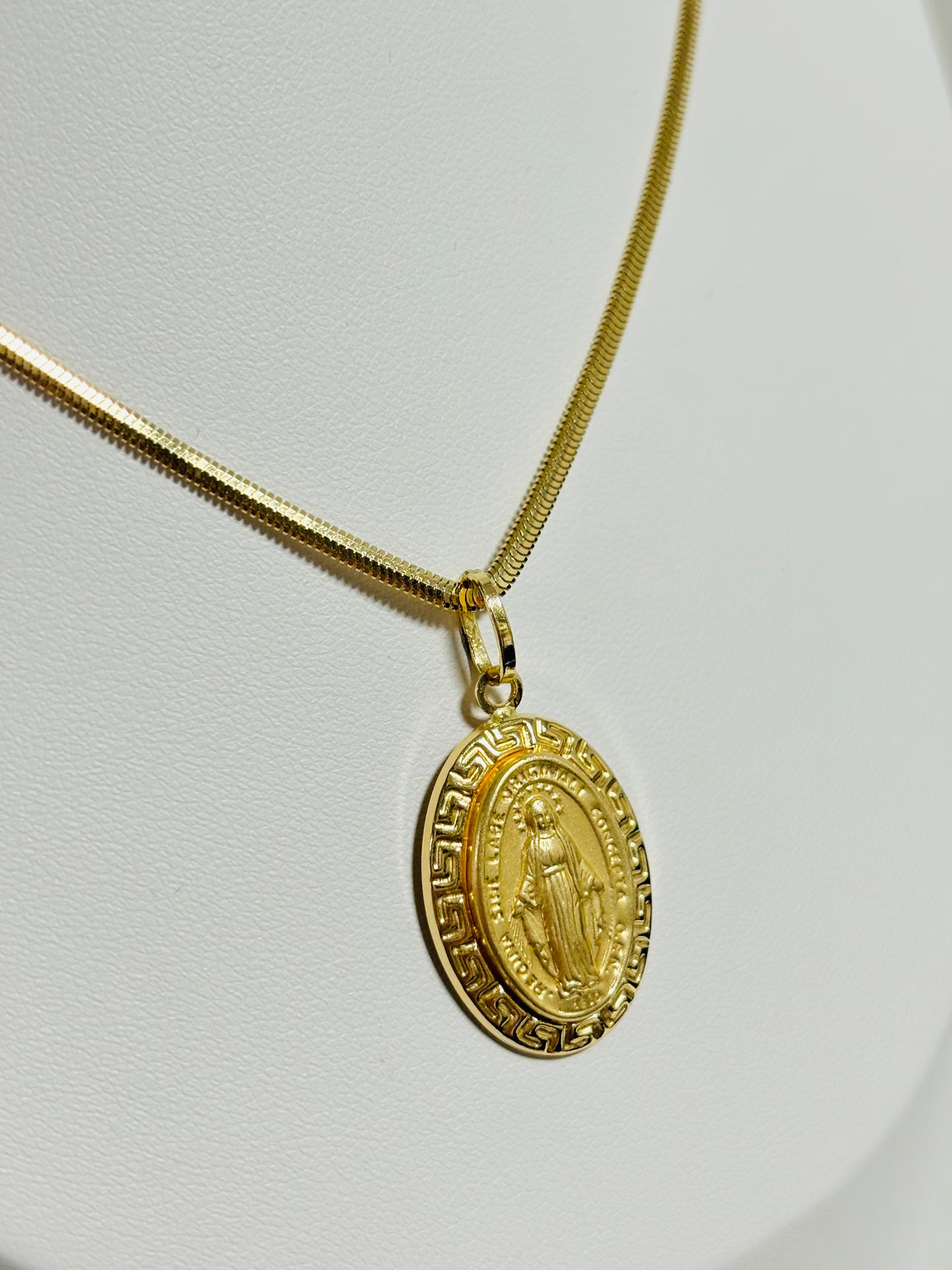 18K Gold Herringbone Chain with Mama Mary Pendant Set
