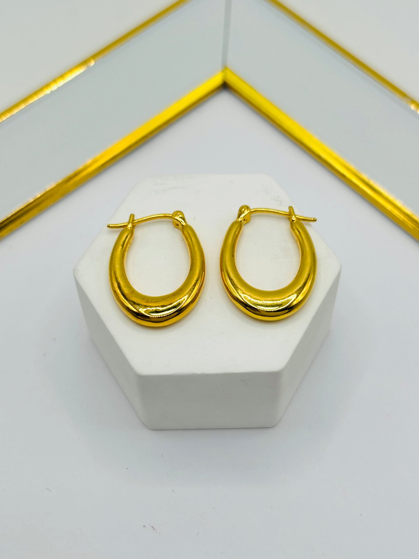 18K Gold Plain Oval Loop Earrings (Electroform)