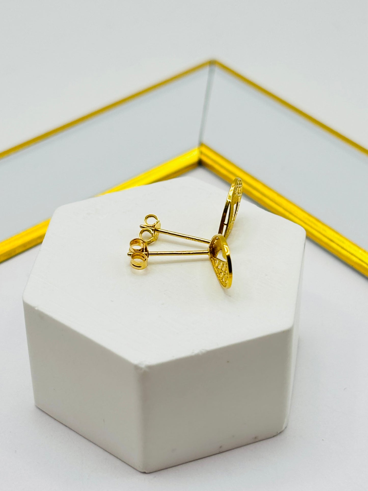 18K Gold Oval Earrings